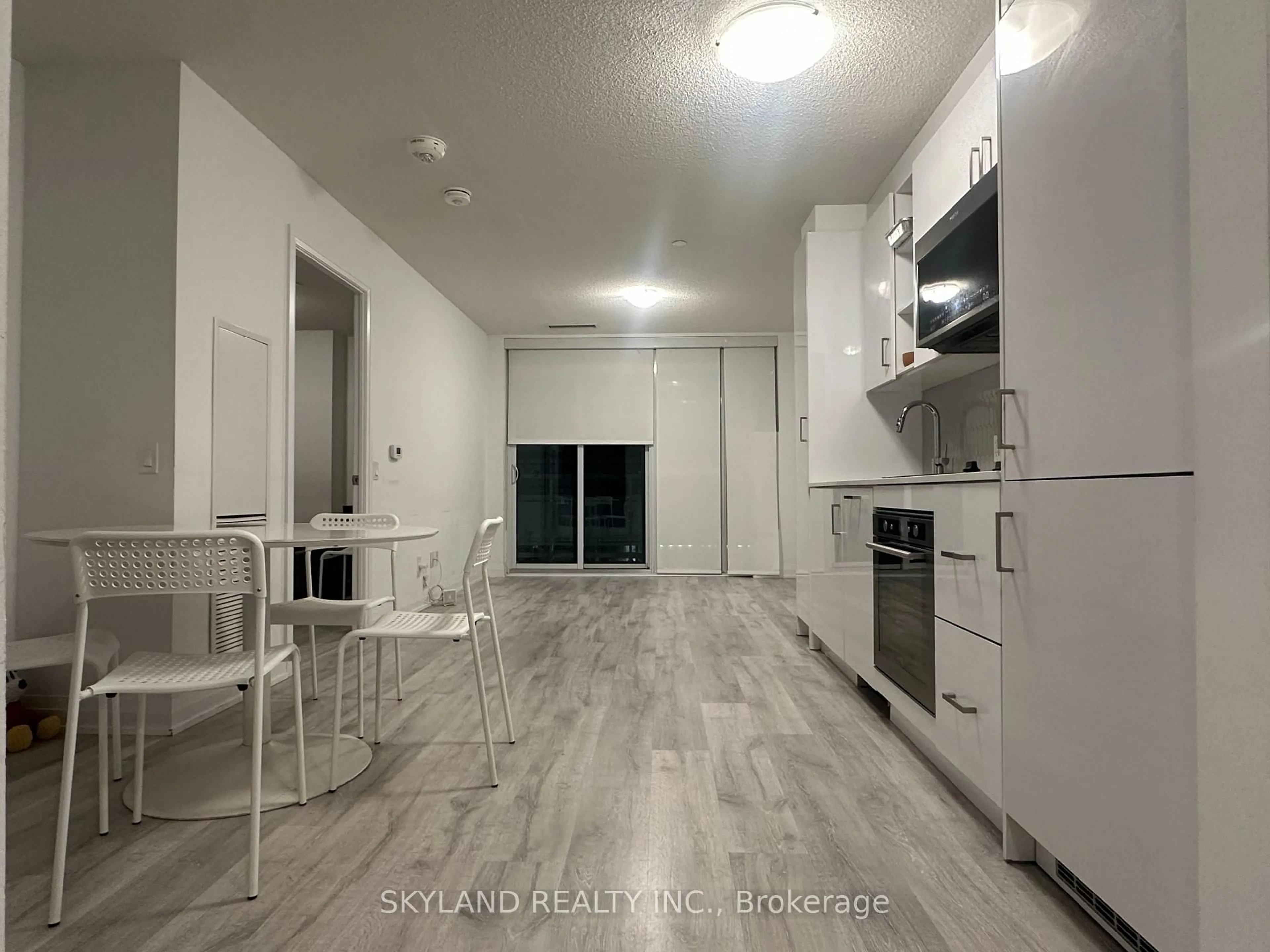A pic of a room for 251 Manitoba St #205, Toronto Ontario M8Y 0C7