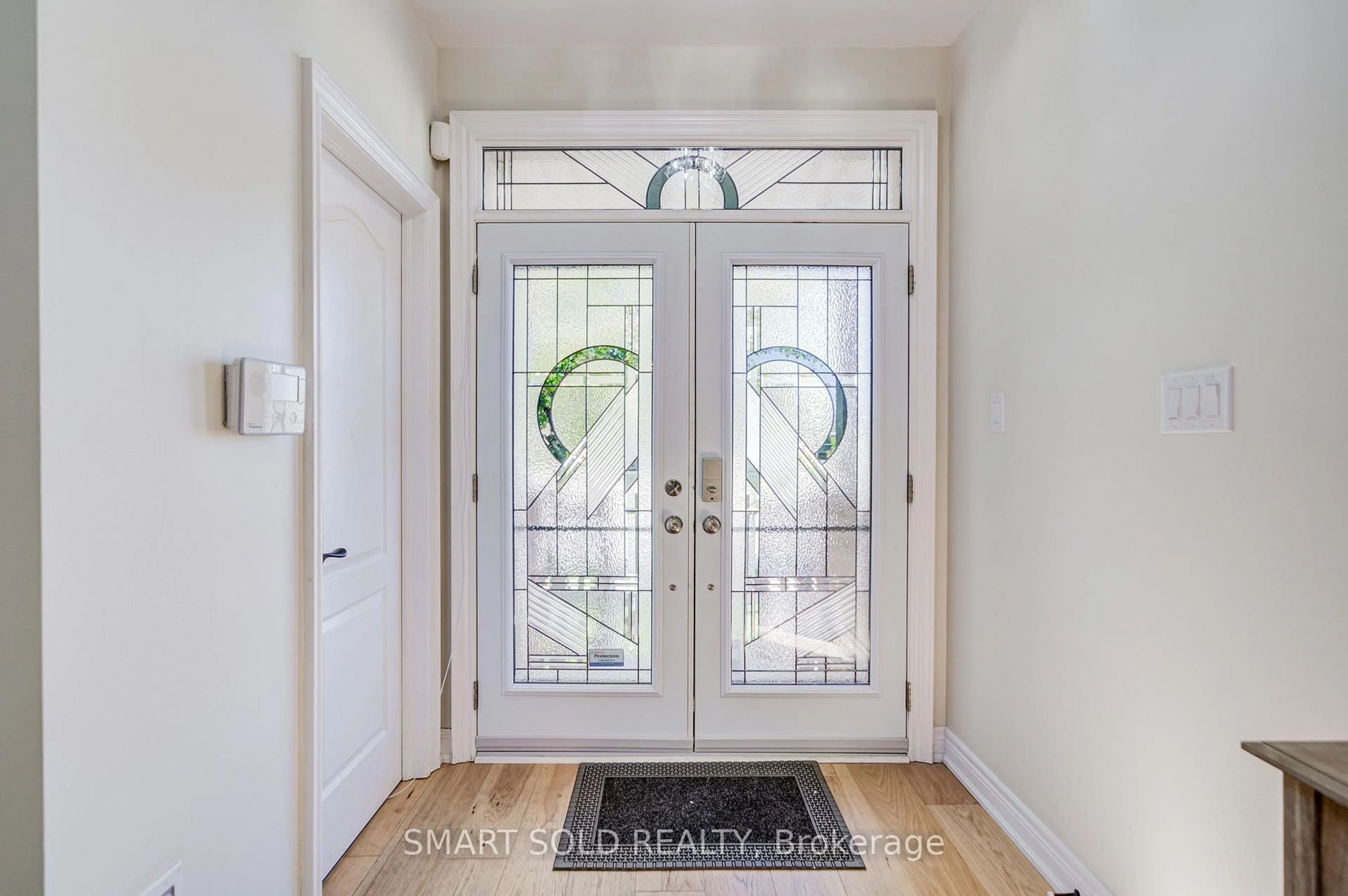 Indoor entryway for 2252 Pine Glen Rd, Oakville Ontario L6M 0G5