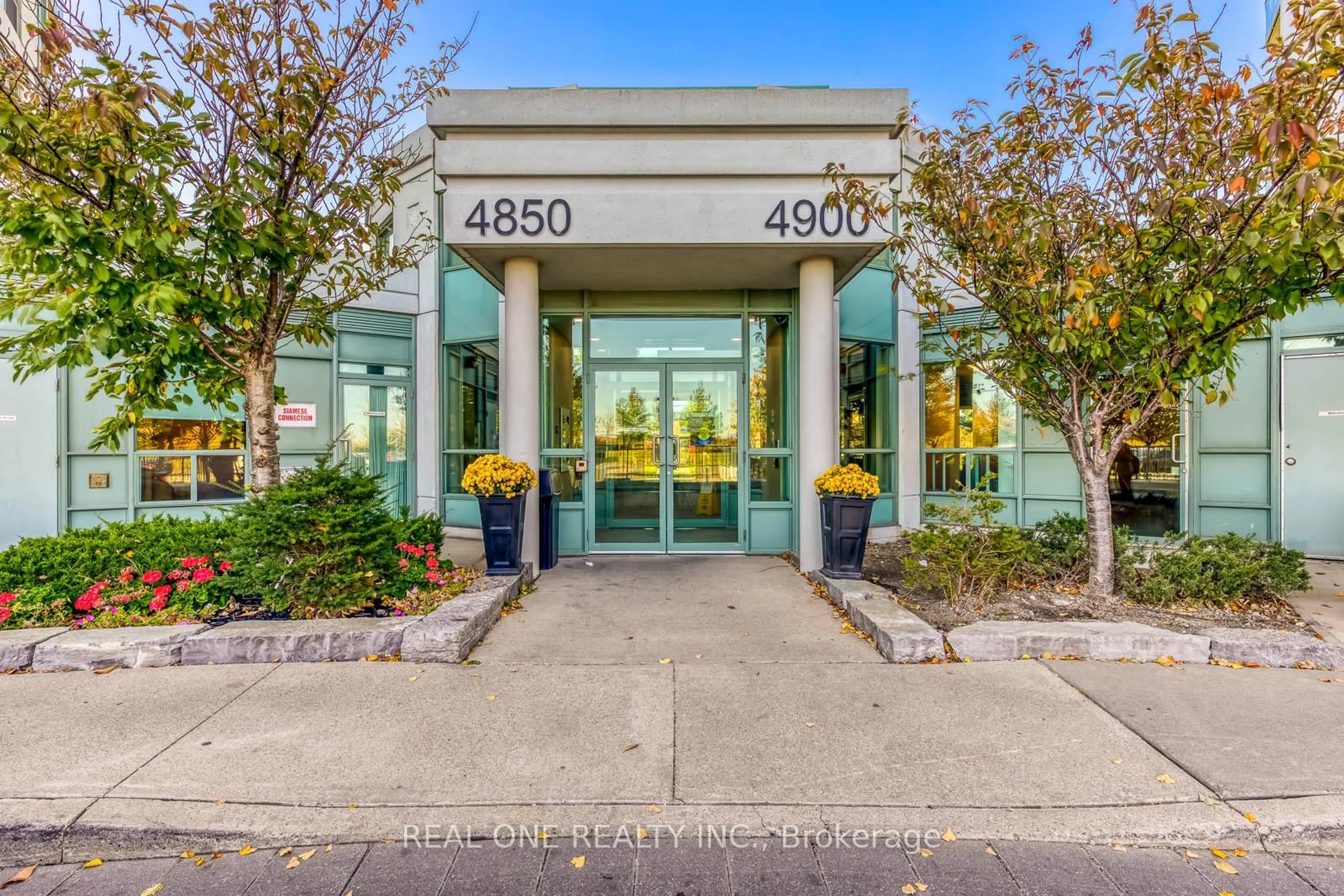 Indoor foyer for 4900 Glen Erin Dr #1003, Mississauga Ontario L5M 7S2