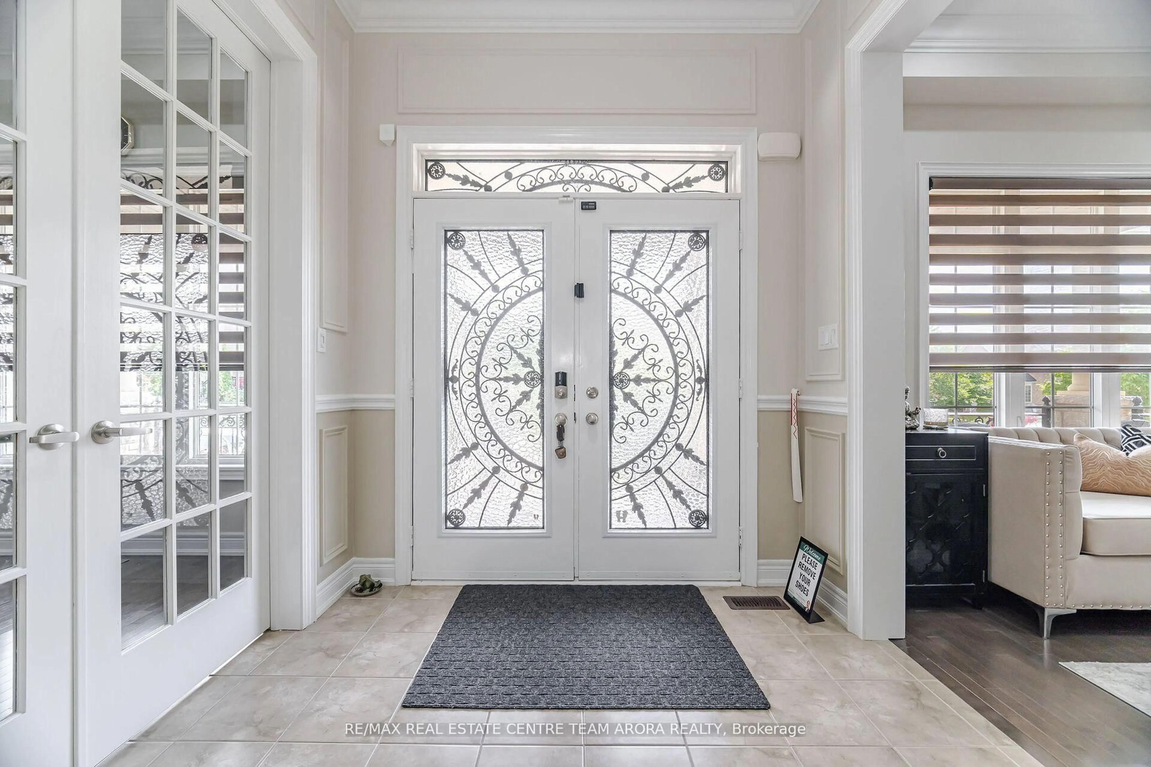 Indoor entryway for 110 Lloyd Sanderson Dr, Brampton Ontario L6Y 0G8