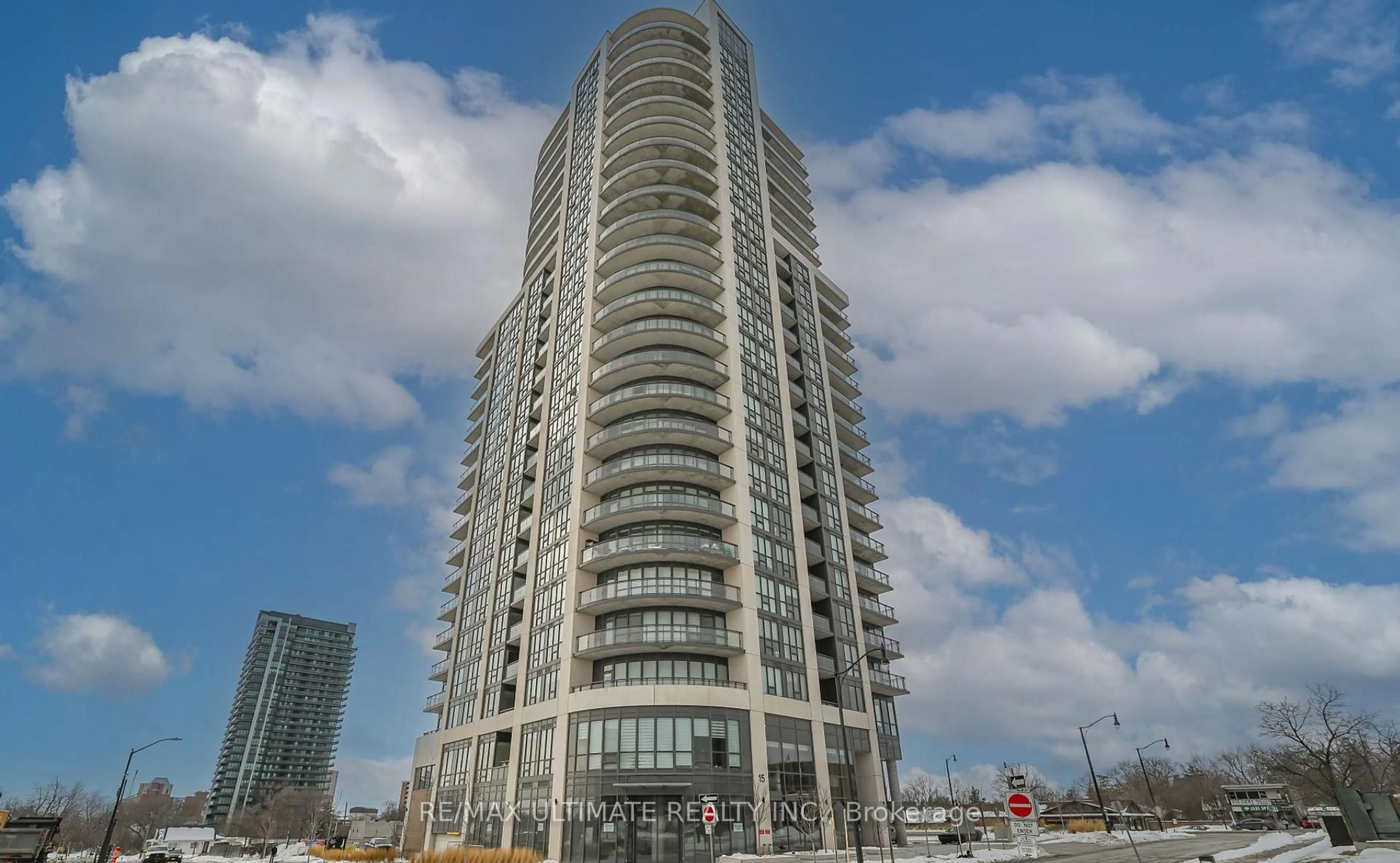 Indoor foyer for 15 Lynch St #708, Brampton Ontario L6W 0C7