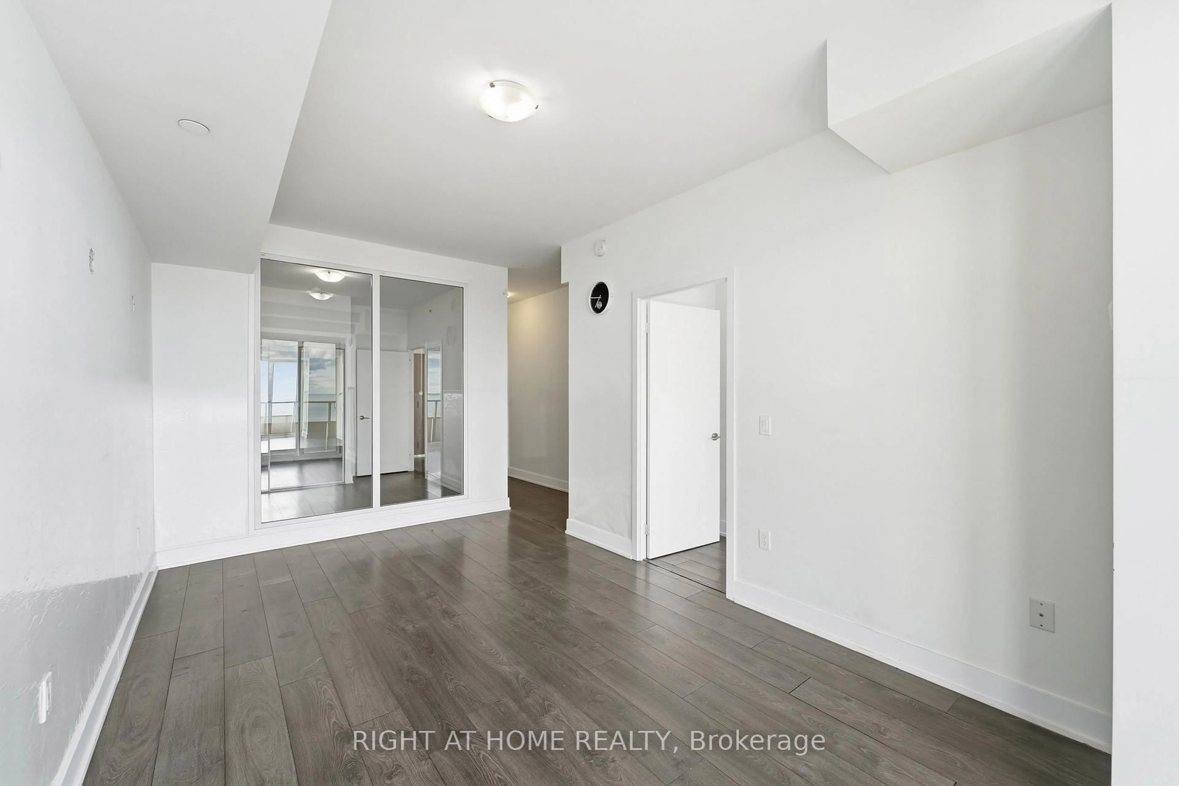 Indoor entryway for 20 Shore Breeze Dr #1208, Toronto Ontario M8V 0C7