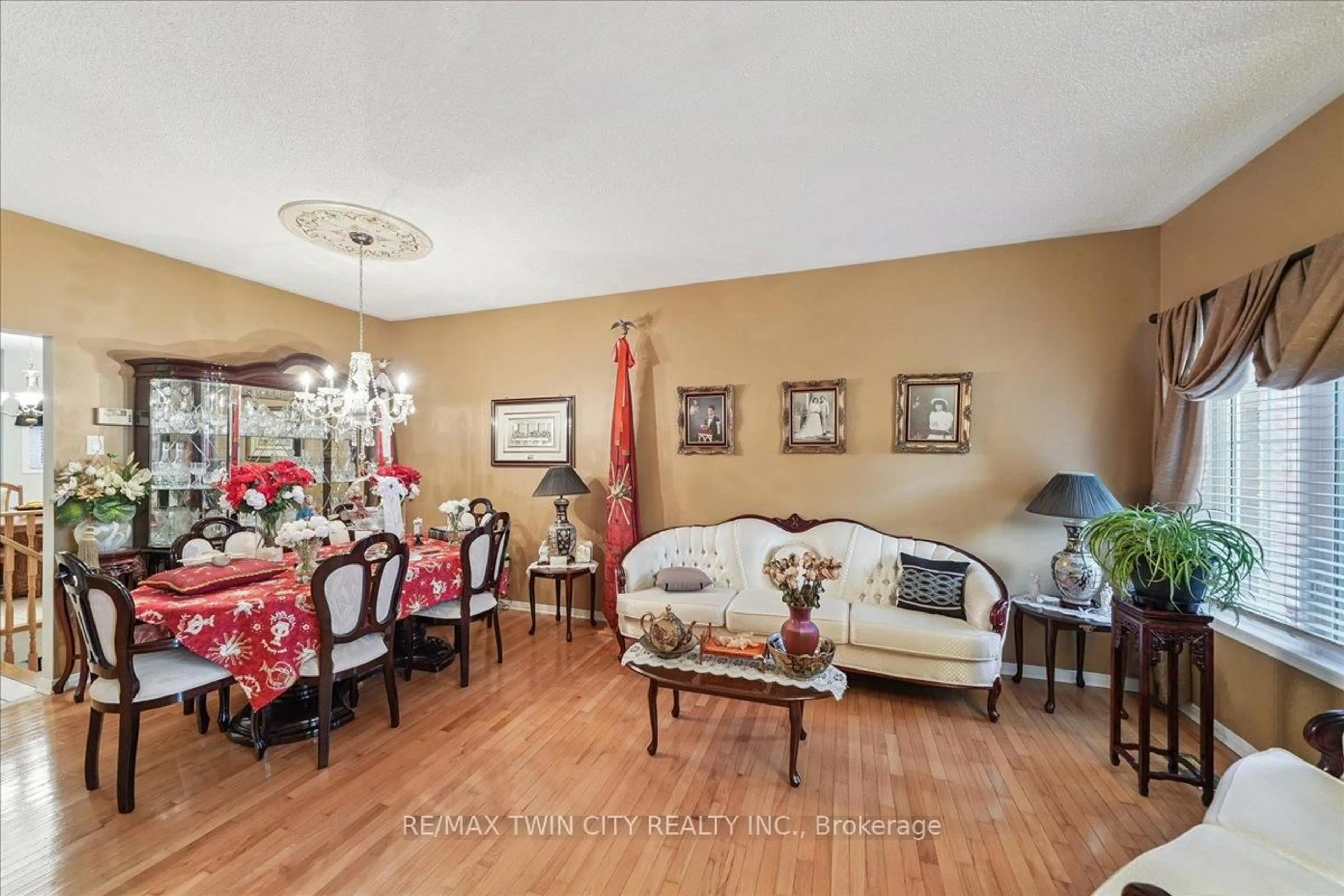 Living room with furniture, unknown for 52 Mistycreek Cres, Brampton Ontario L7A 3E8