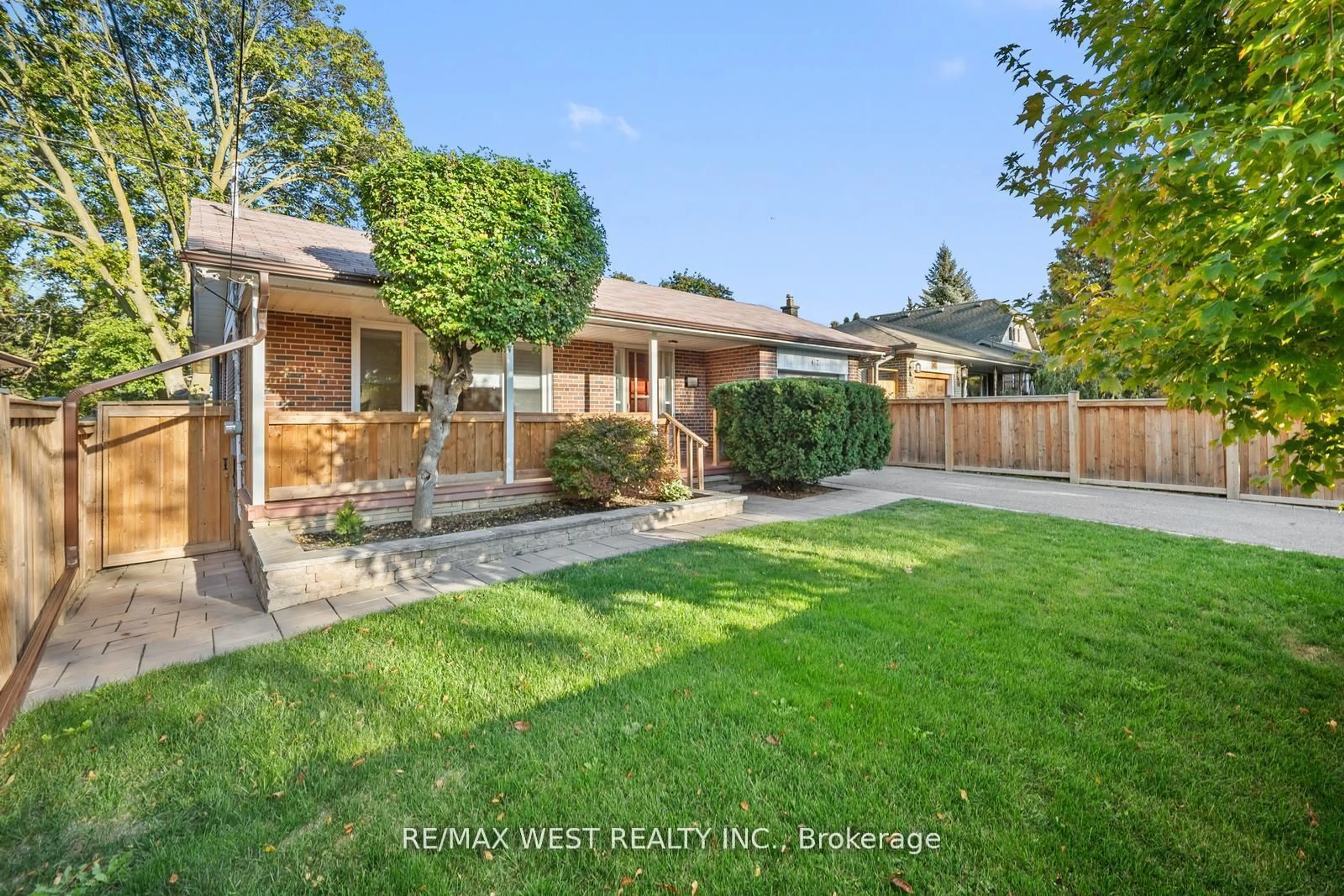 A pic from outside/outdoor area/front of a property/back of a property/a pic from drone, street for 47 Gibson Ave, Toronto Ontario M9V 2S5