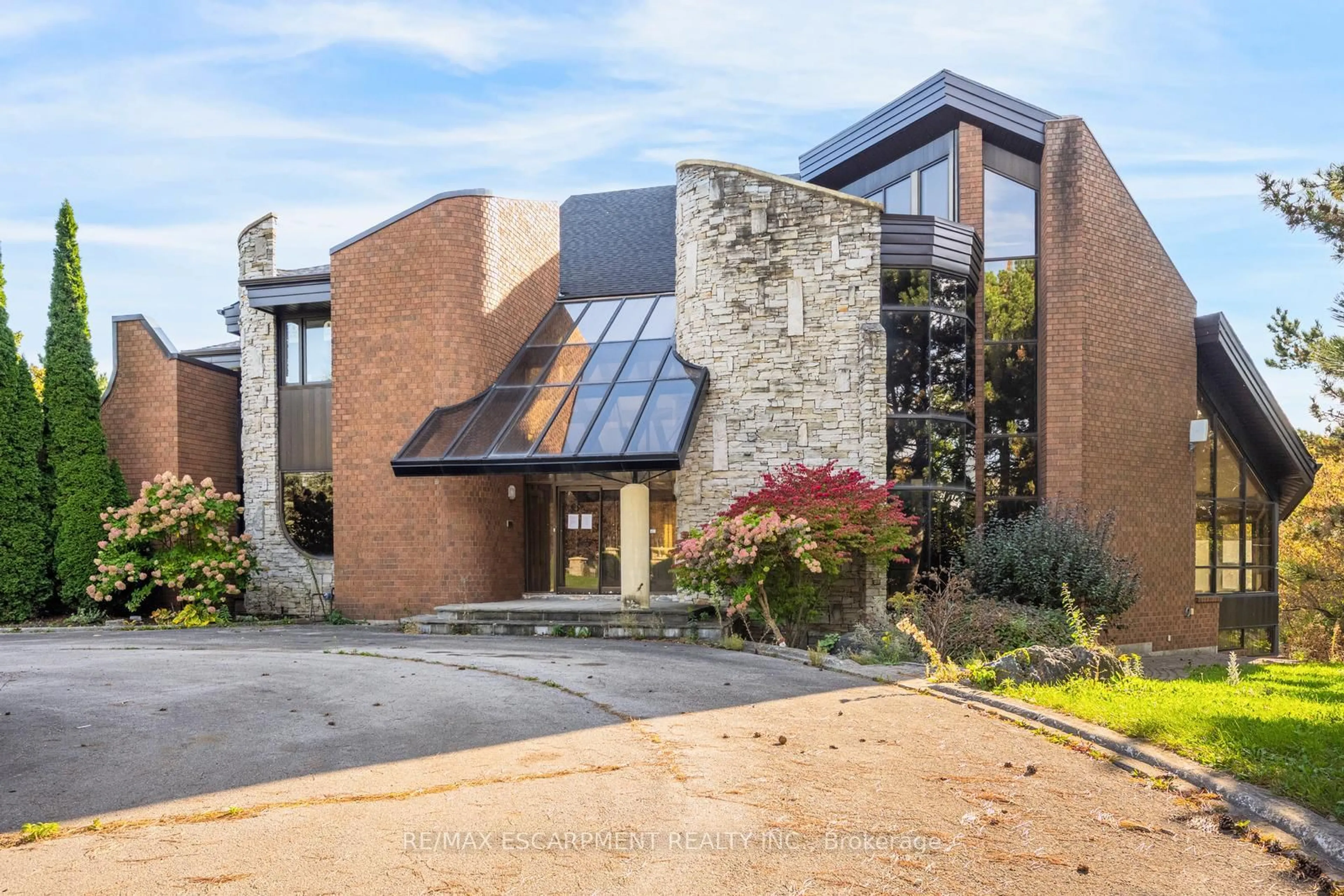 Home with brick exterior material, building for 10 Edgeforest Dr, Brampton Ontario L6P 0E1