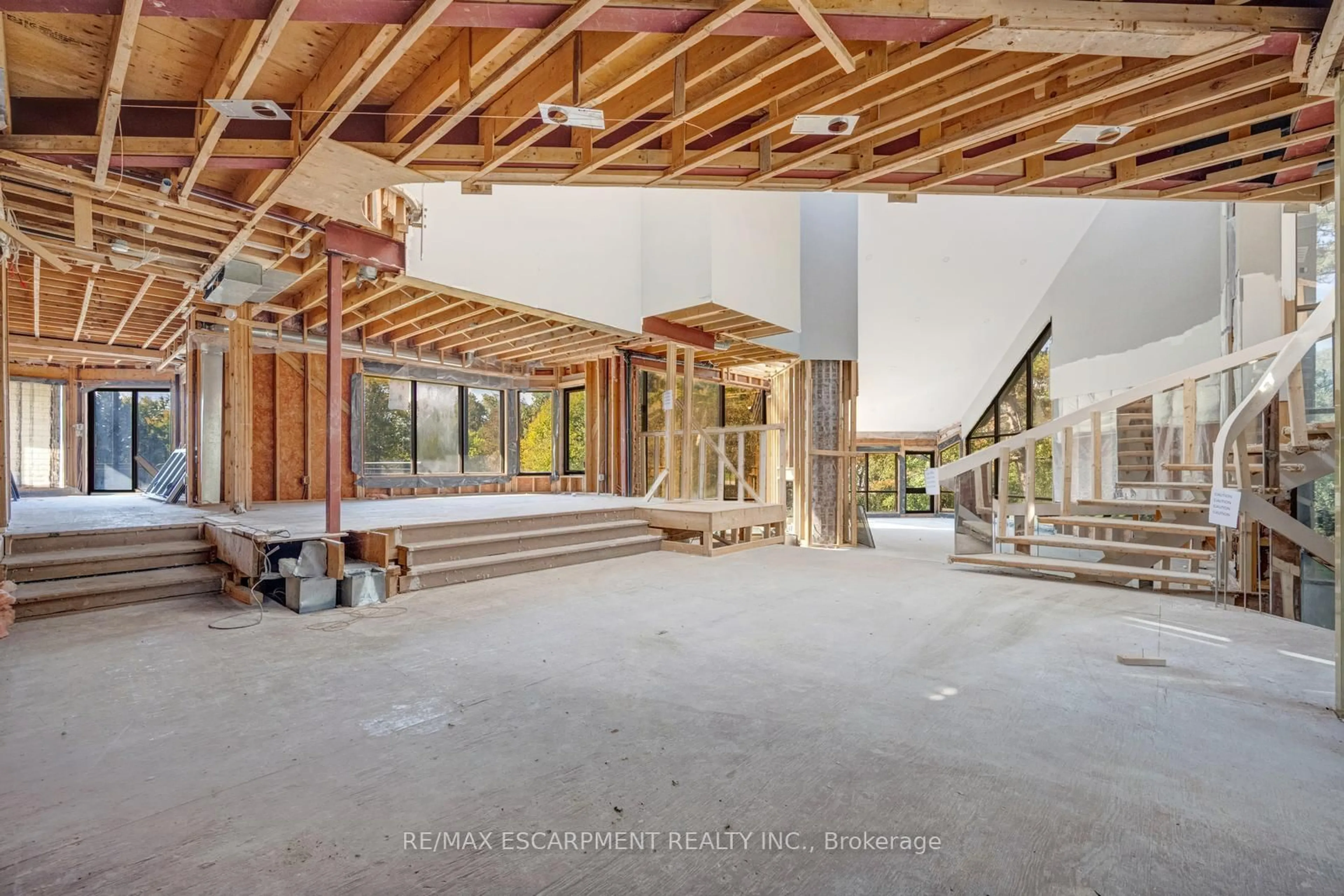 Indoor foyer for 10 Edgeforest Dr, Brampton Ontario L6P 0E1