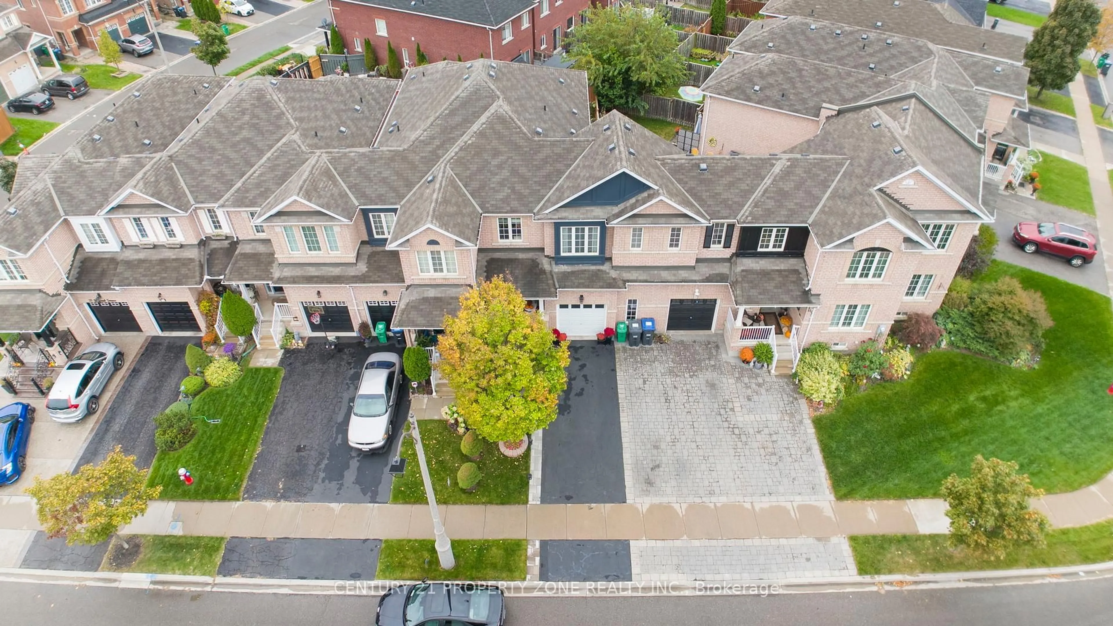 A pic from outside/outdoor area/front of a property/back of a property/a pic from drone, street for 83 Spicebush Terr, Brampton Ontario L6X 0J5