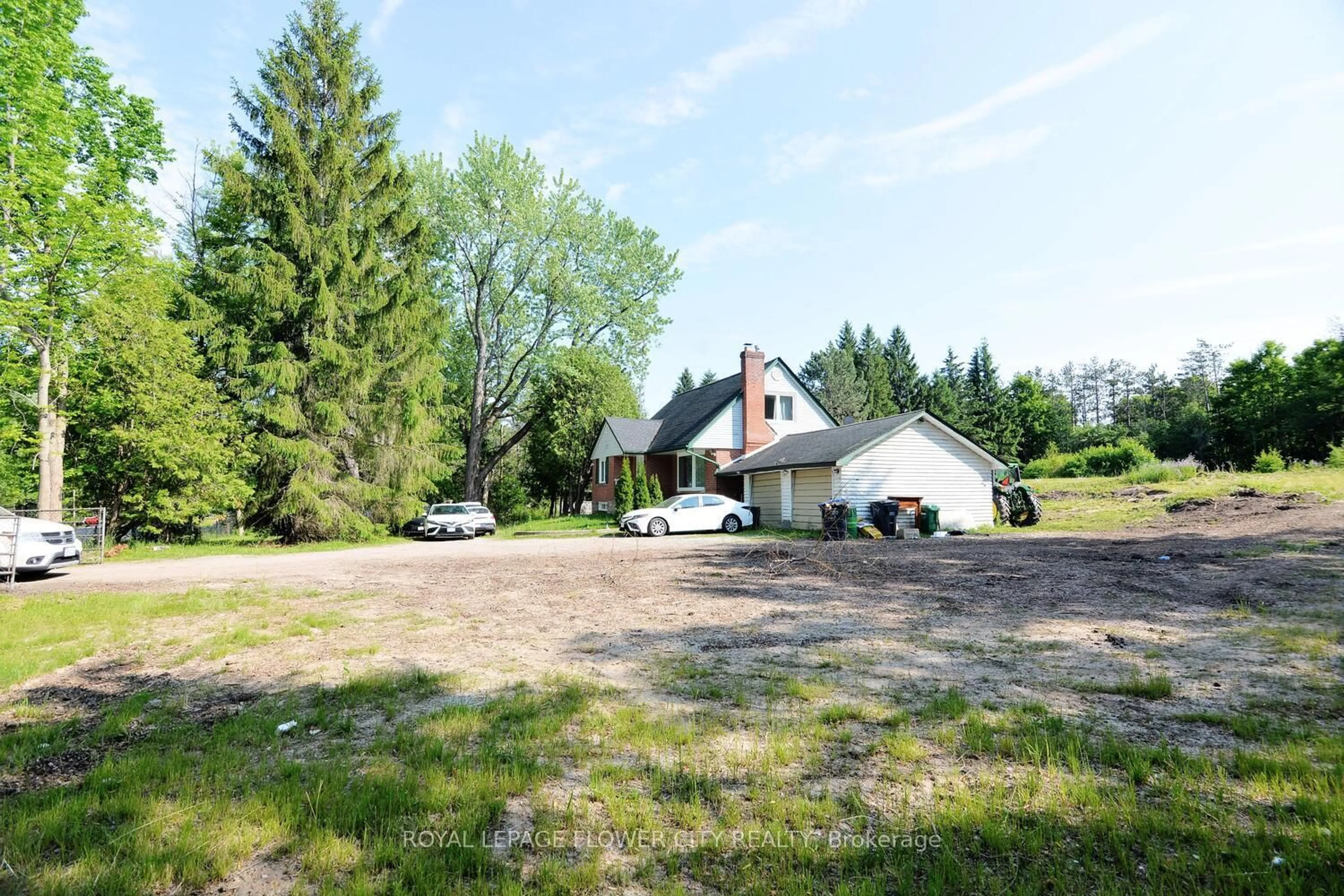 A pic from outside/outdoor area/front of a property/back of a property/a pic from drone, street for 15790 Mississauga Rd, Caledon Ontario L7C 1W8
