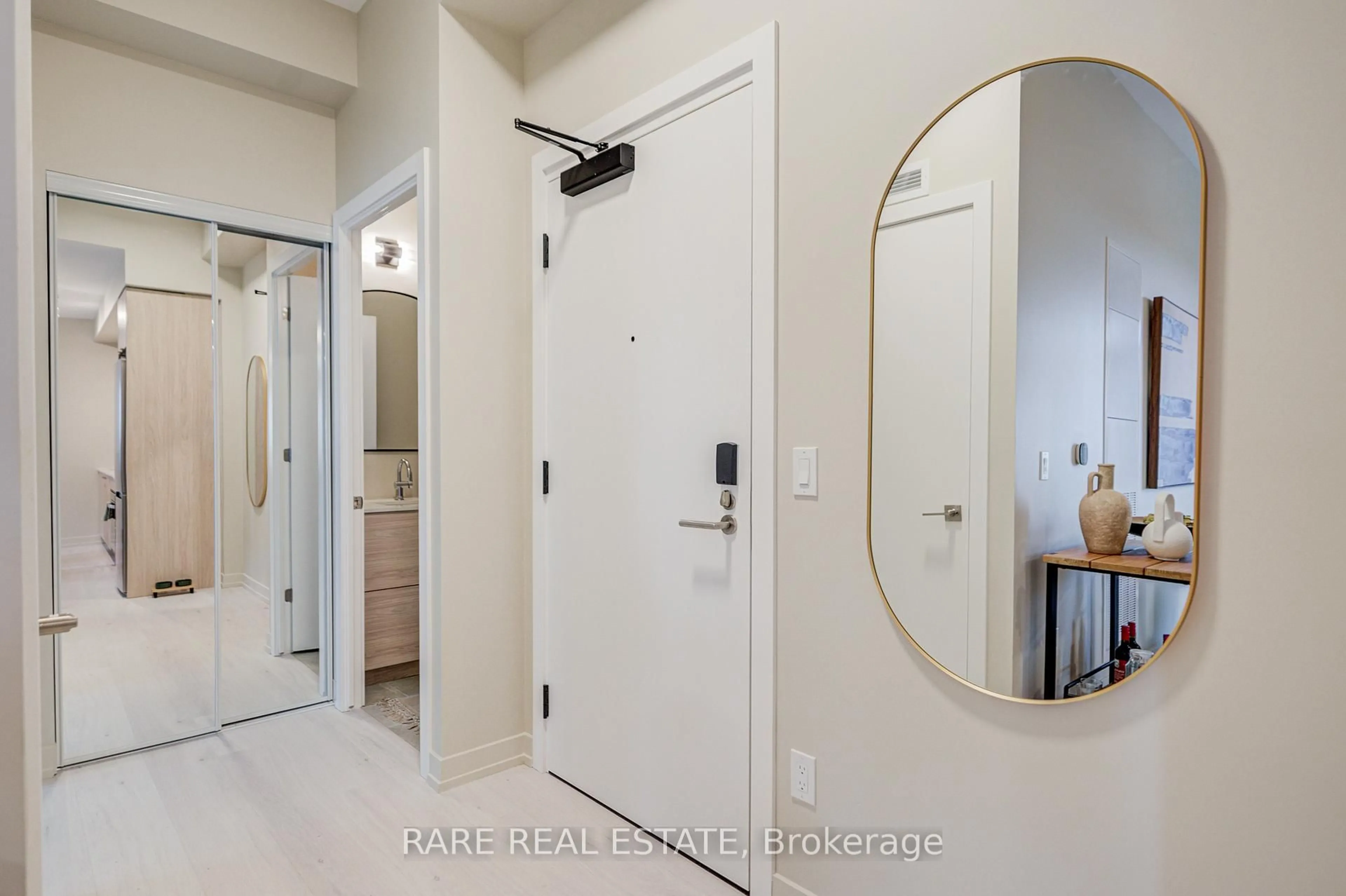 Indoor entryway for 2501 Saw Whet Blvd #413, Oakville Ontario L6M 5N2