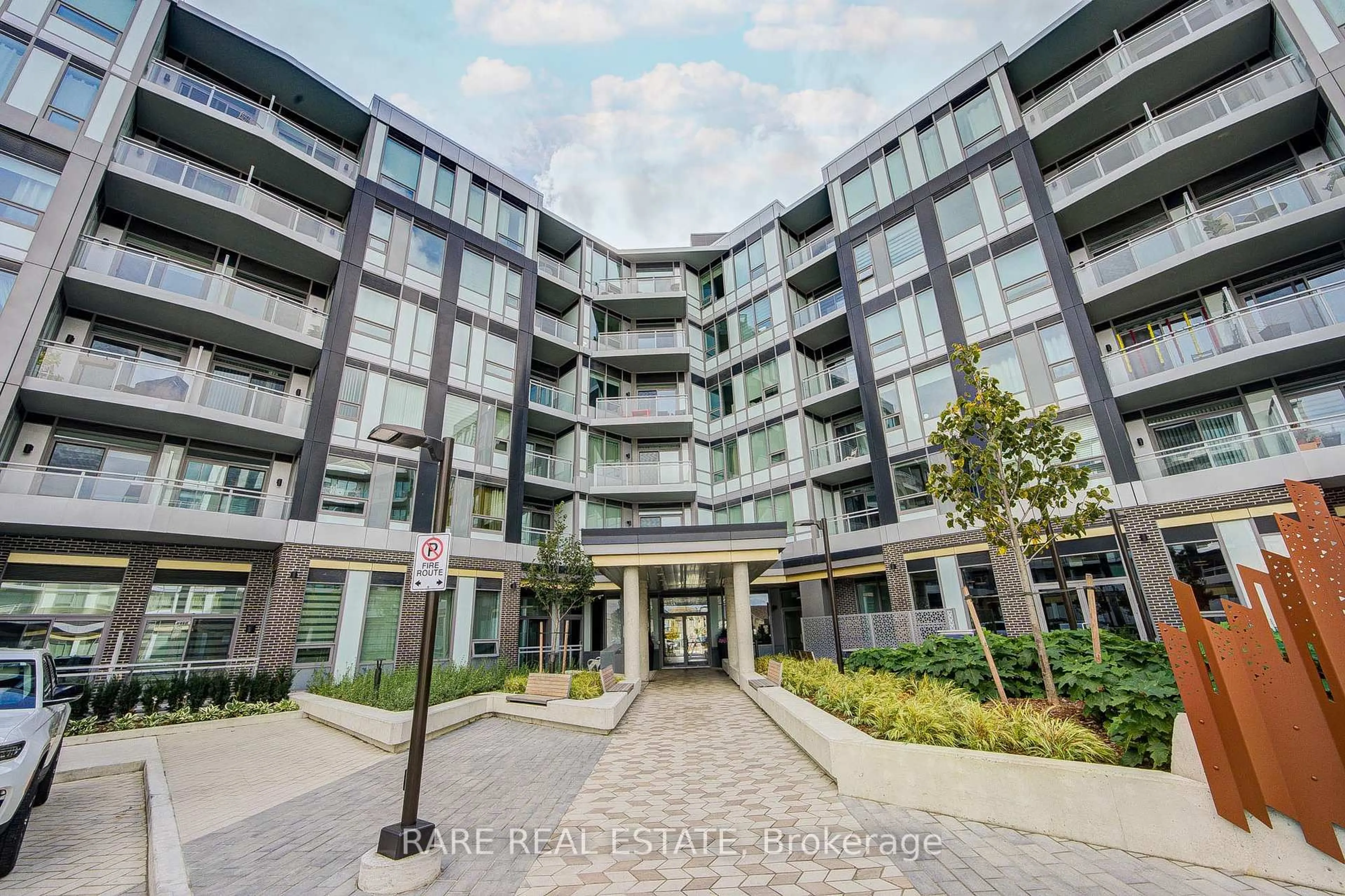 A pic from outside/outdoor area/front of a property/back of a property/a pic from drone, building for 2501 Saw Whet Blvd #444, Oakville Ontario L6M 5N2