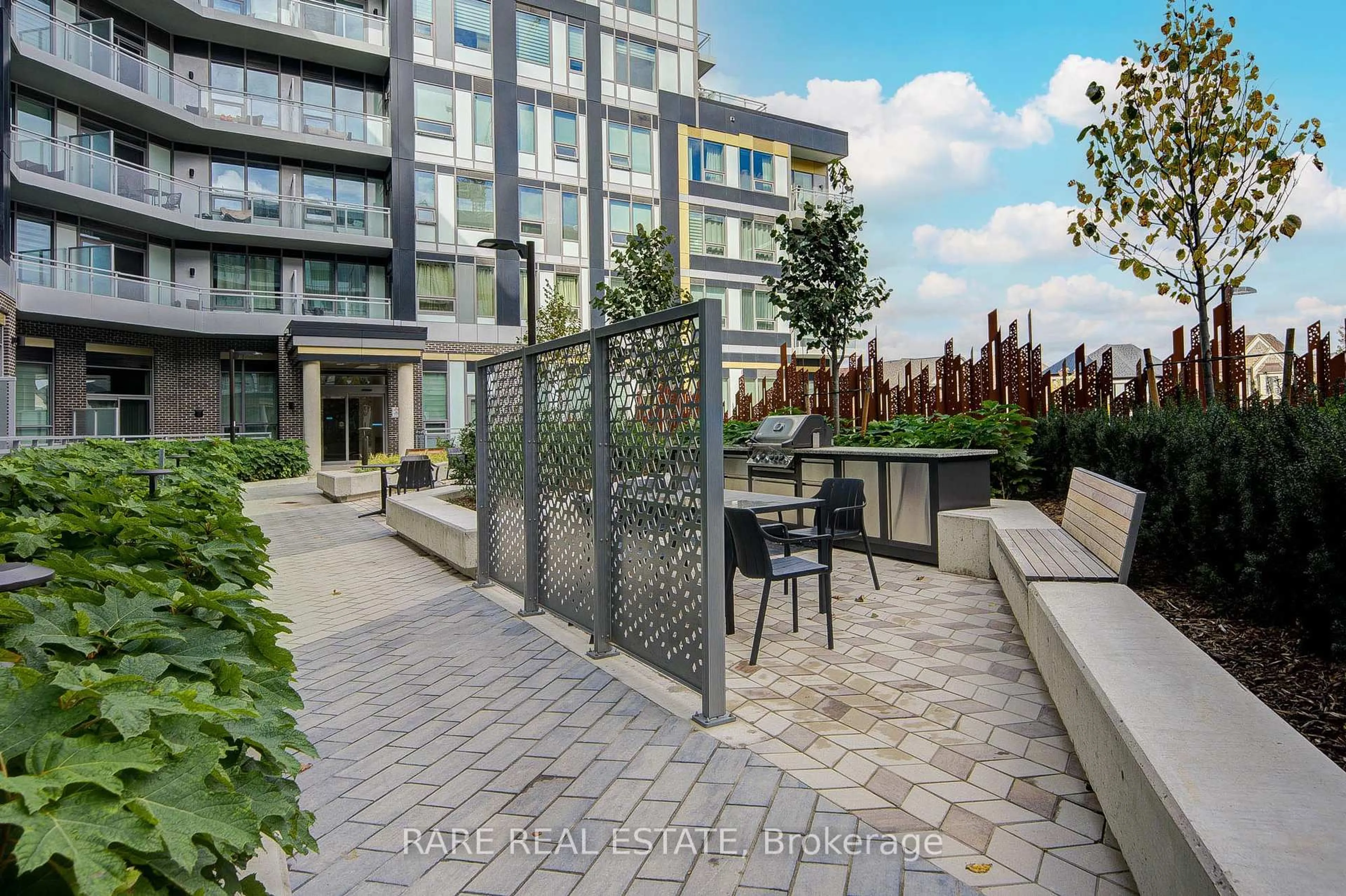 Patio, street for 2501 Saw Whet Blvd #444, Oakville Ontario L6M 5N2