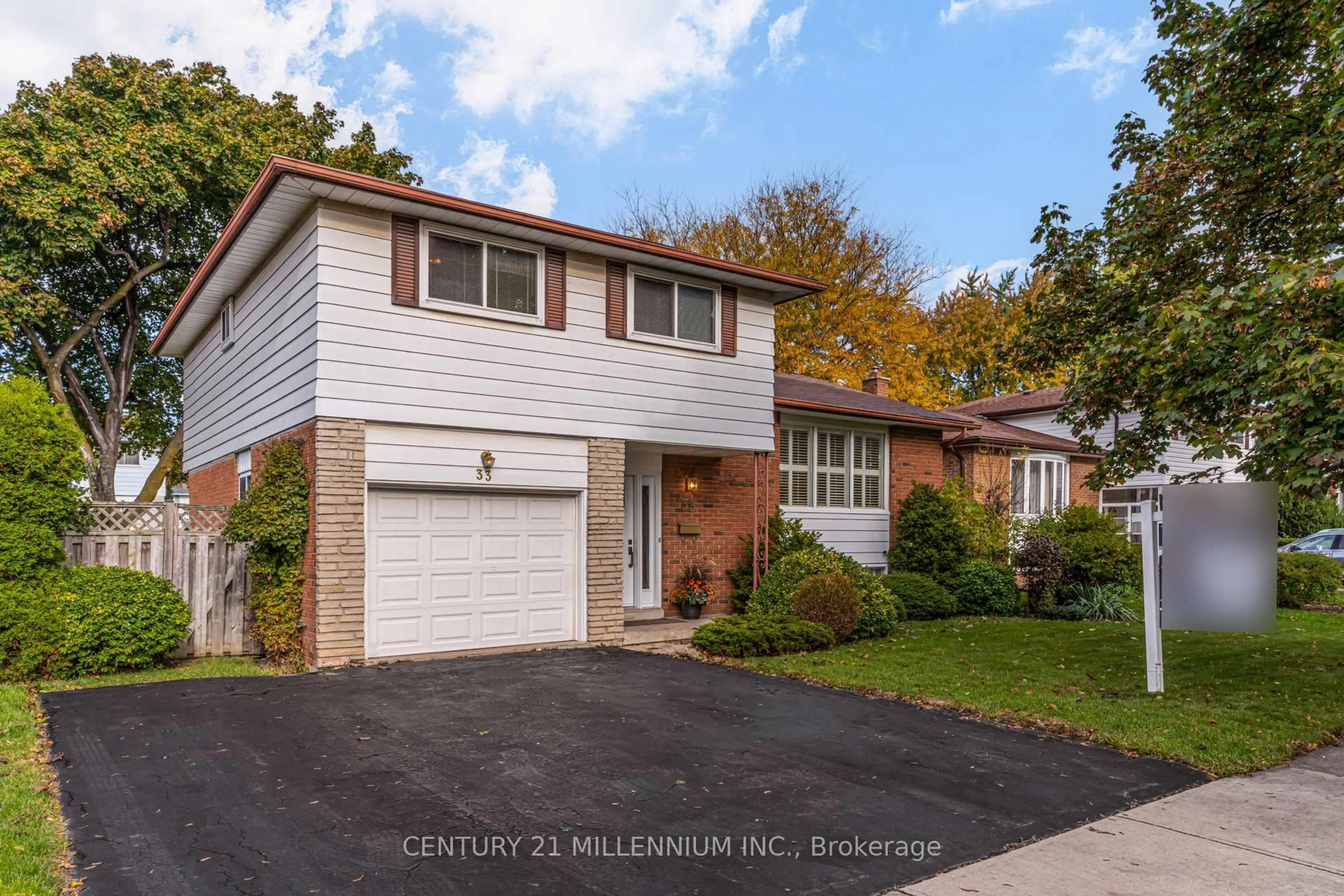 Home with brick exterior material, street for 33 Trotters Lane, Brampton Ontario L6Y 1B5
