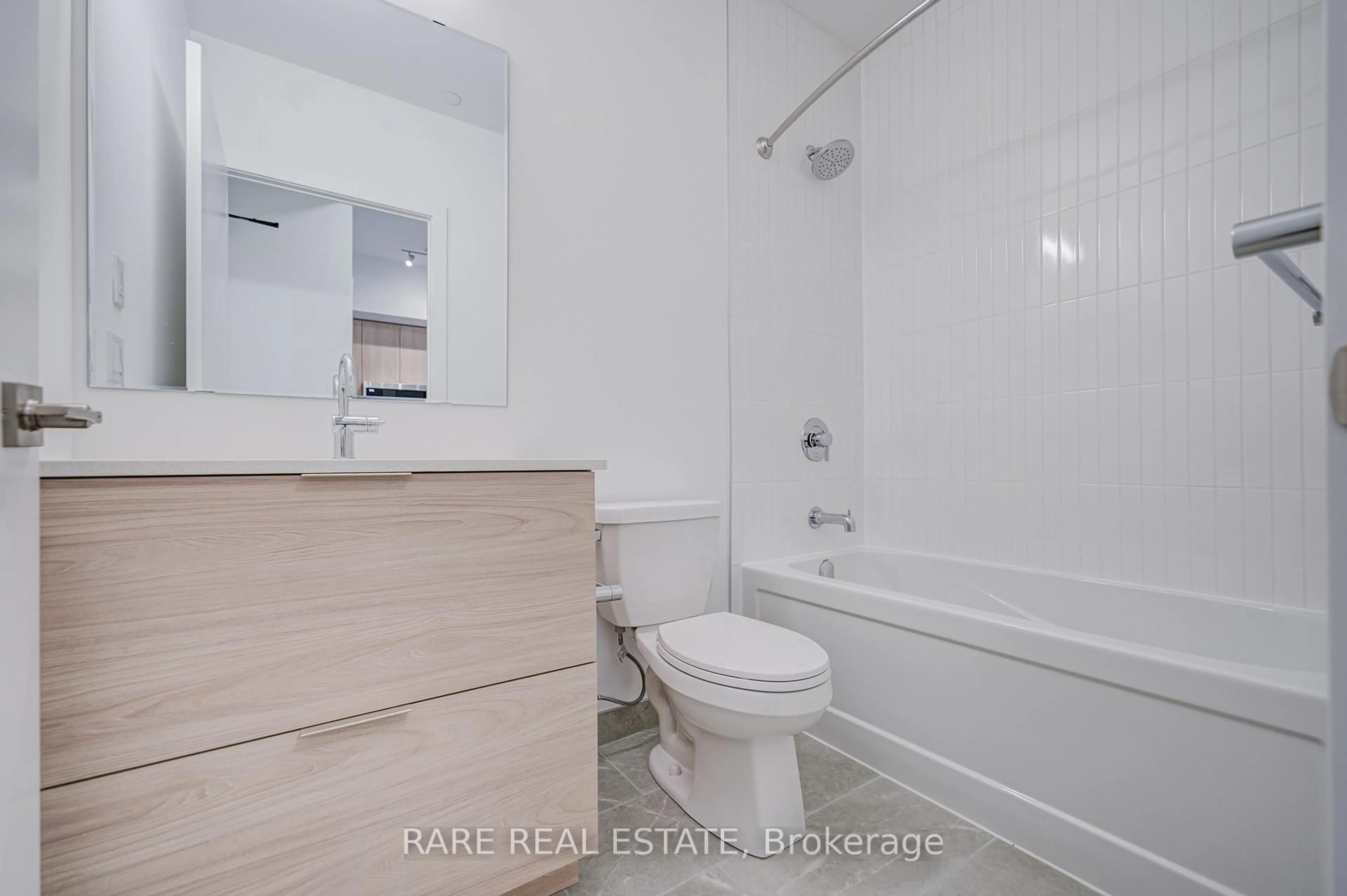 Standard bathroom, unknown for 2501 Saw Whet Blvd #403, Oakville Ontario L6M 5N2
