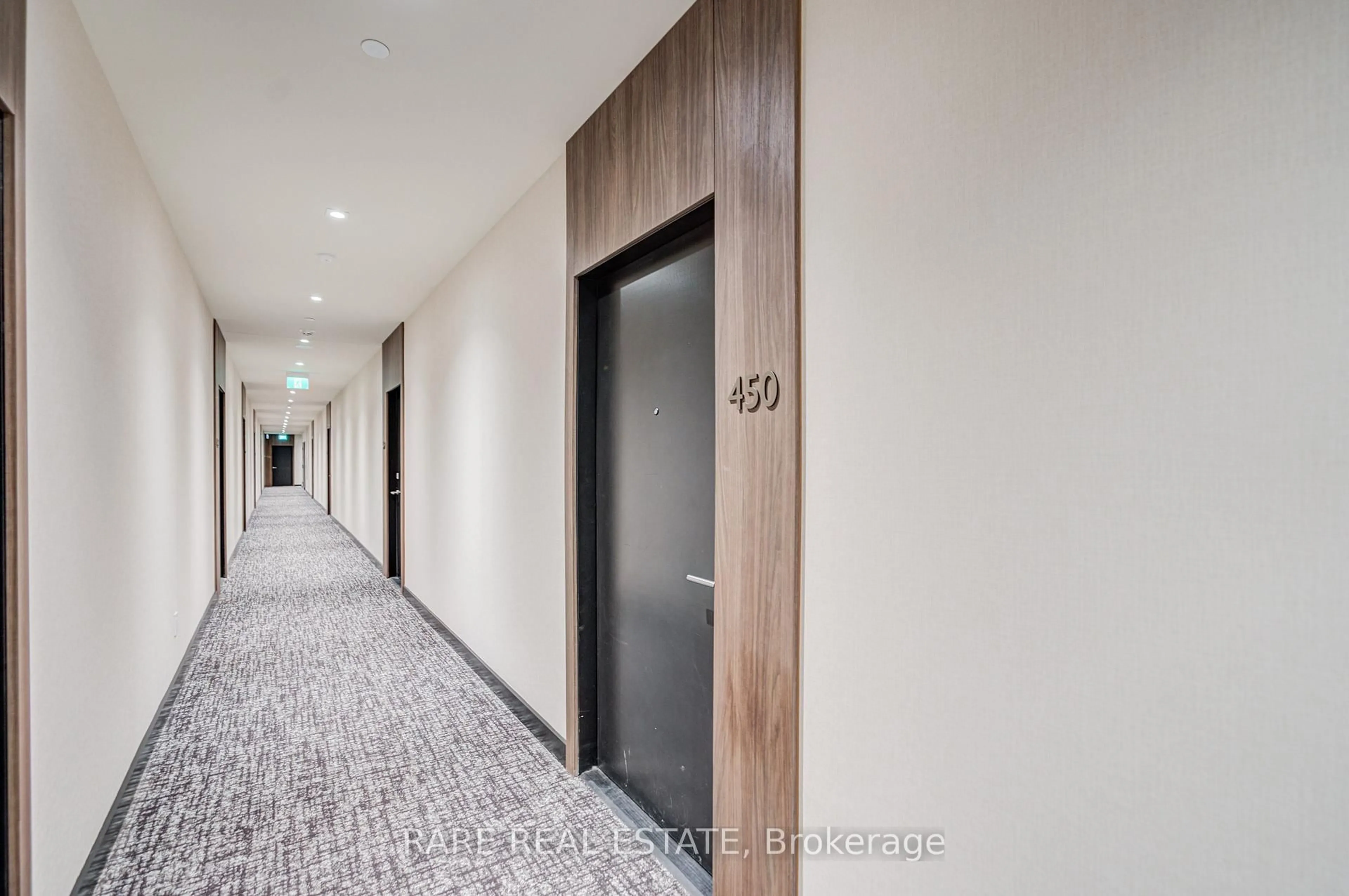 Indoor foyer for 2501 Saw Whet Blvd #450, Oakville Ontario L6M 5N2