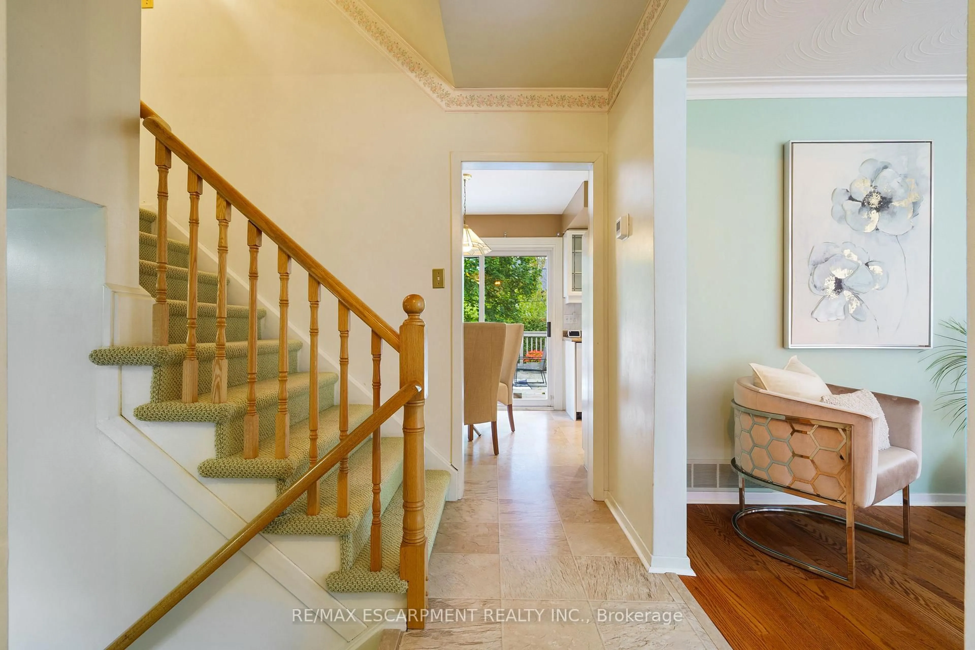 Indoor entryway for 2073 Seafare Dr, Oakville Ontario L6L 1P5