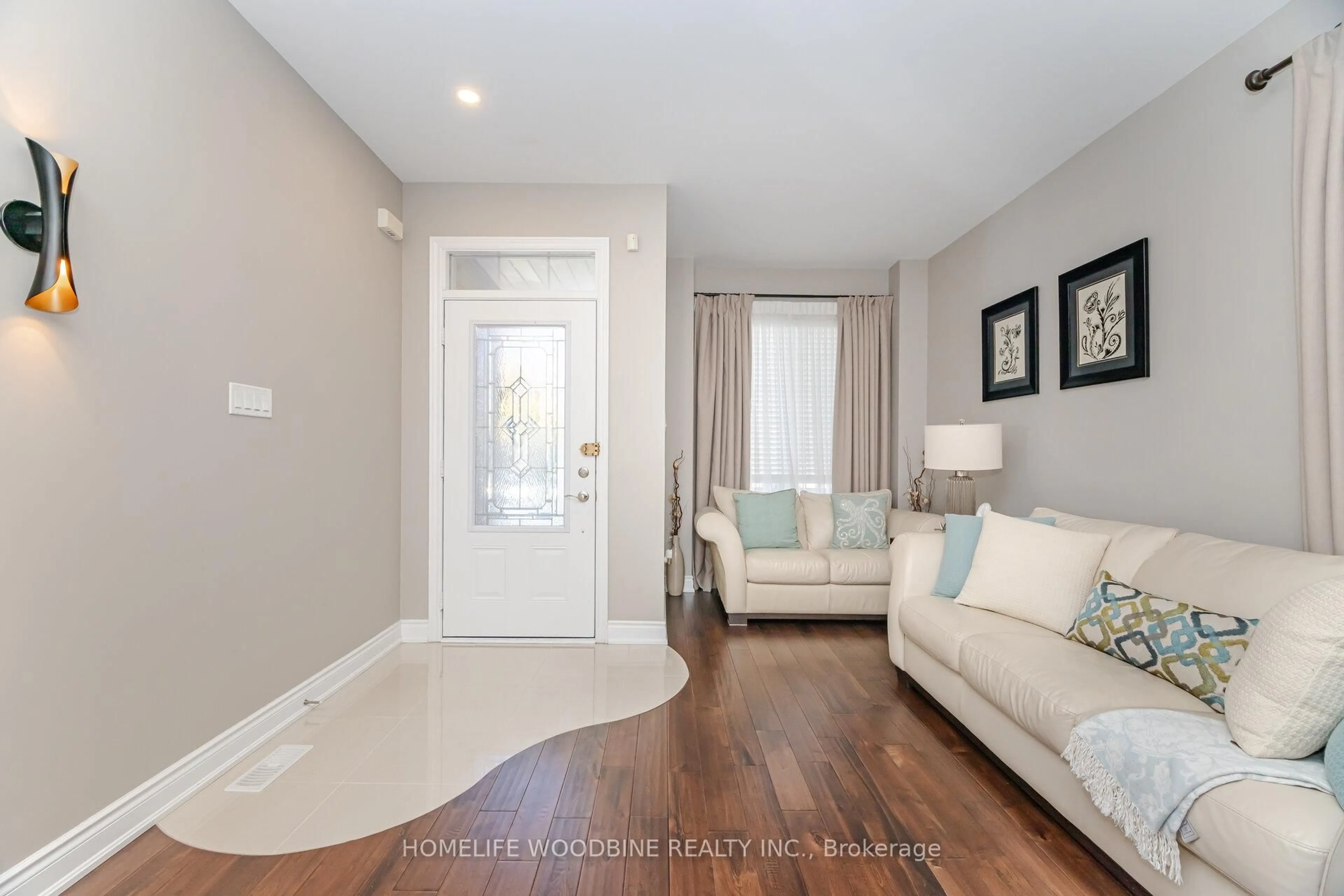 Indoor entryway for 31 Boundbrook Dr, Brampton Ontario L7A 0M1