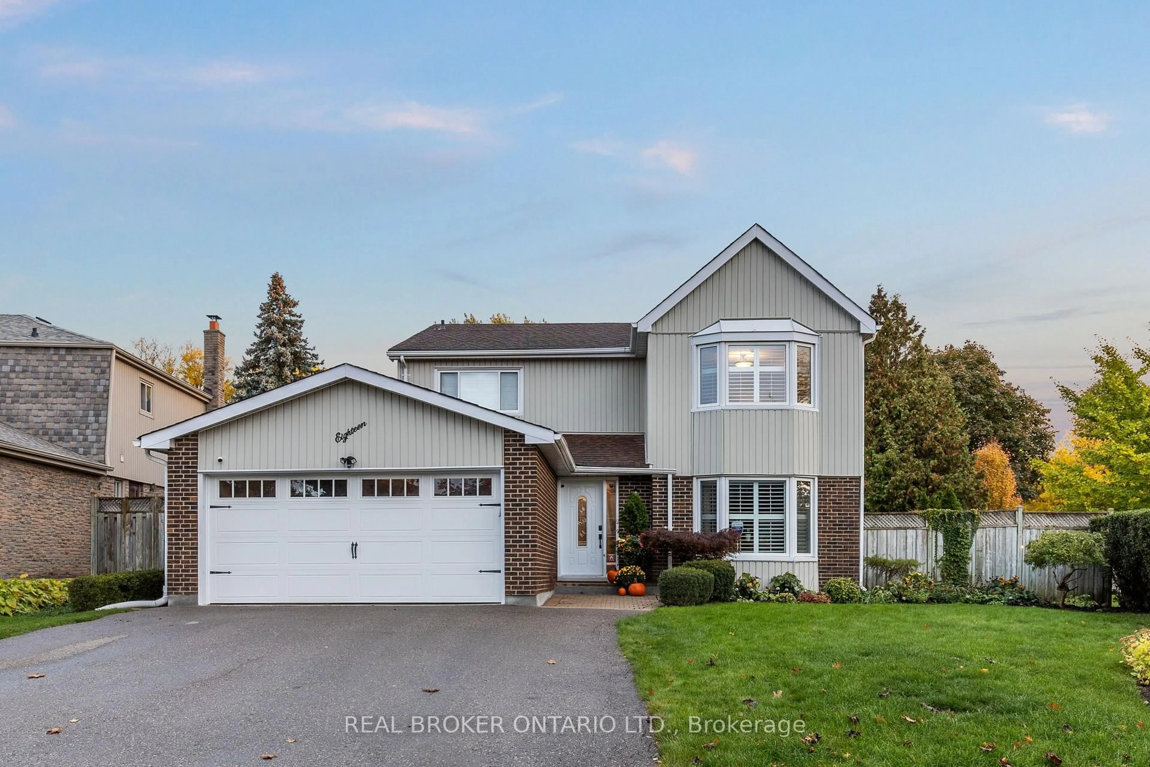 Home with vinyl exterior material, street for 18 Mansfield St, Brampton Ontario L6S 2Y4