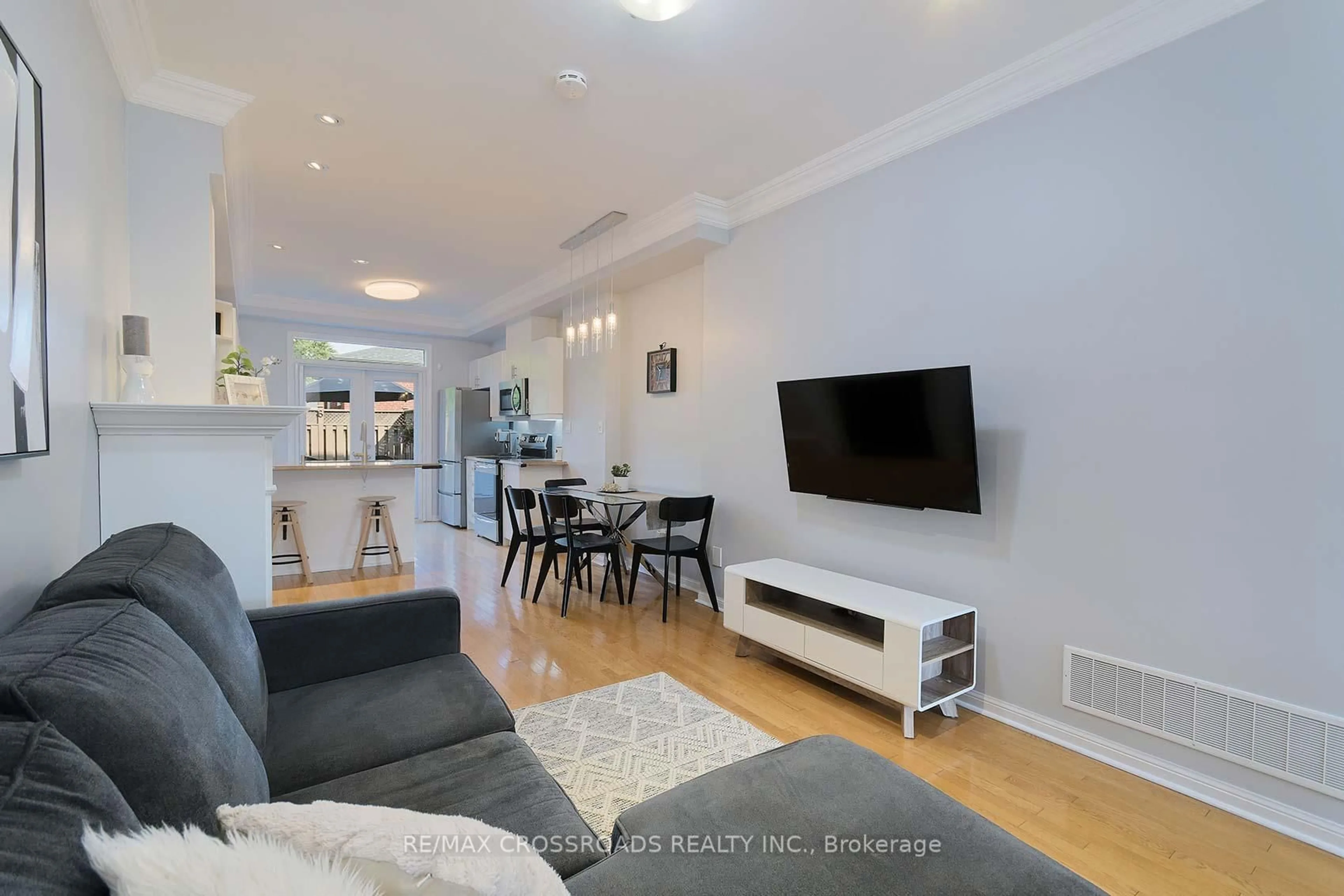 Living room with furniture, unknown for 3890 Bloor St #6, Toronto Ontario M9B 1L7