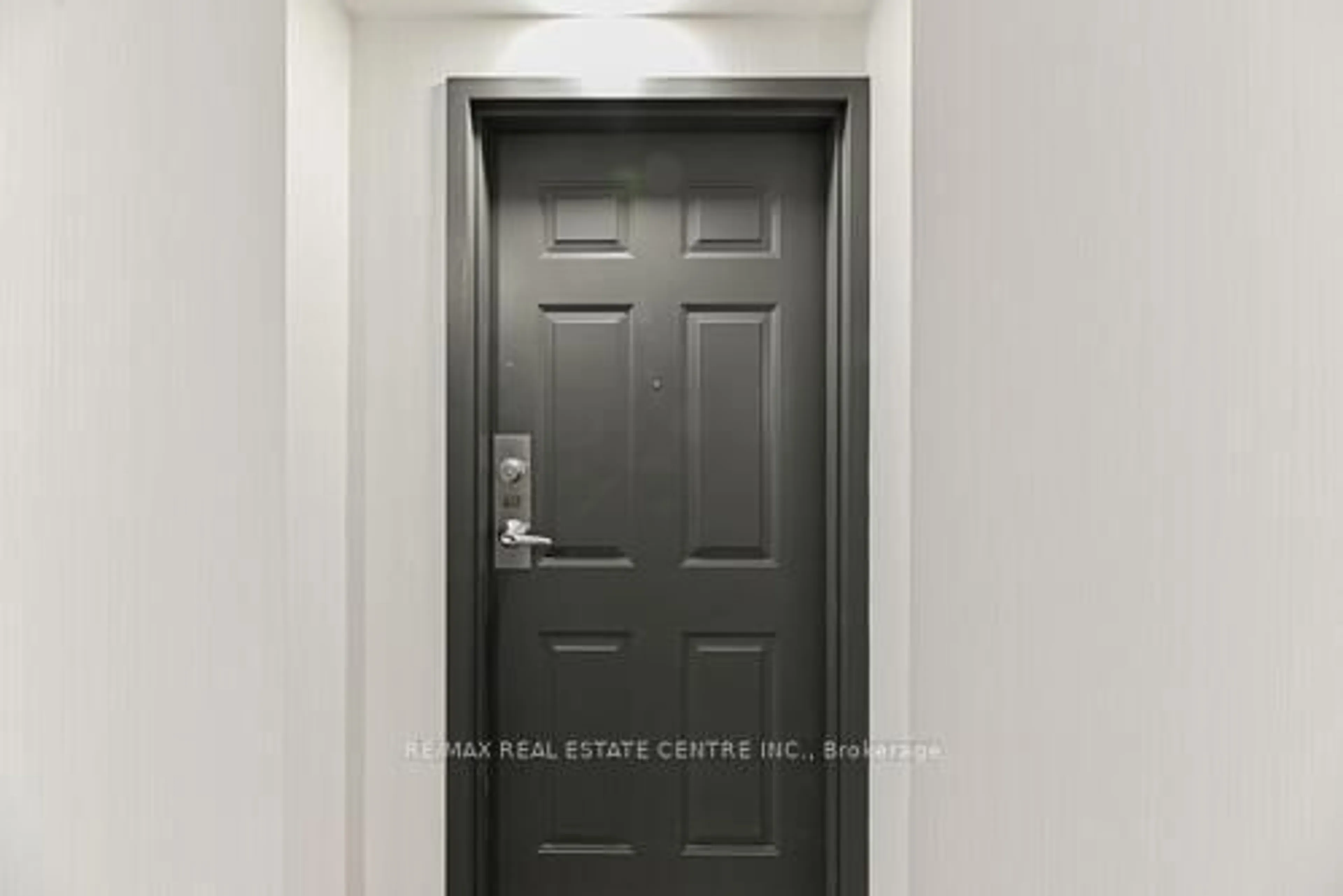 Indoor entryway for 250 Webb Dr #612, Mississauga Ontario L5B 3Z4