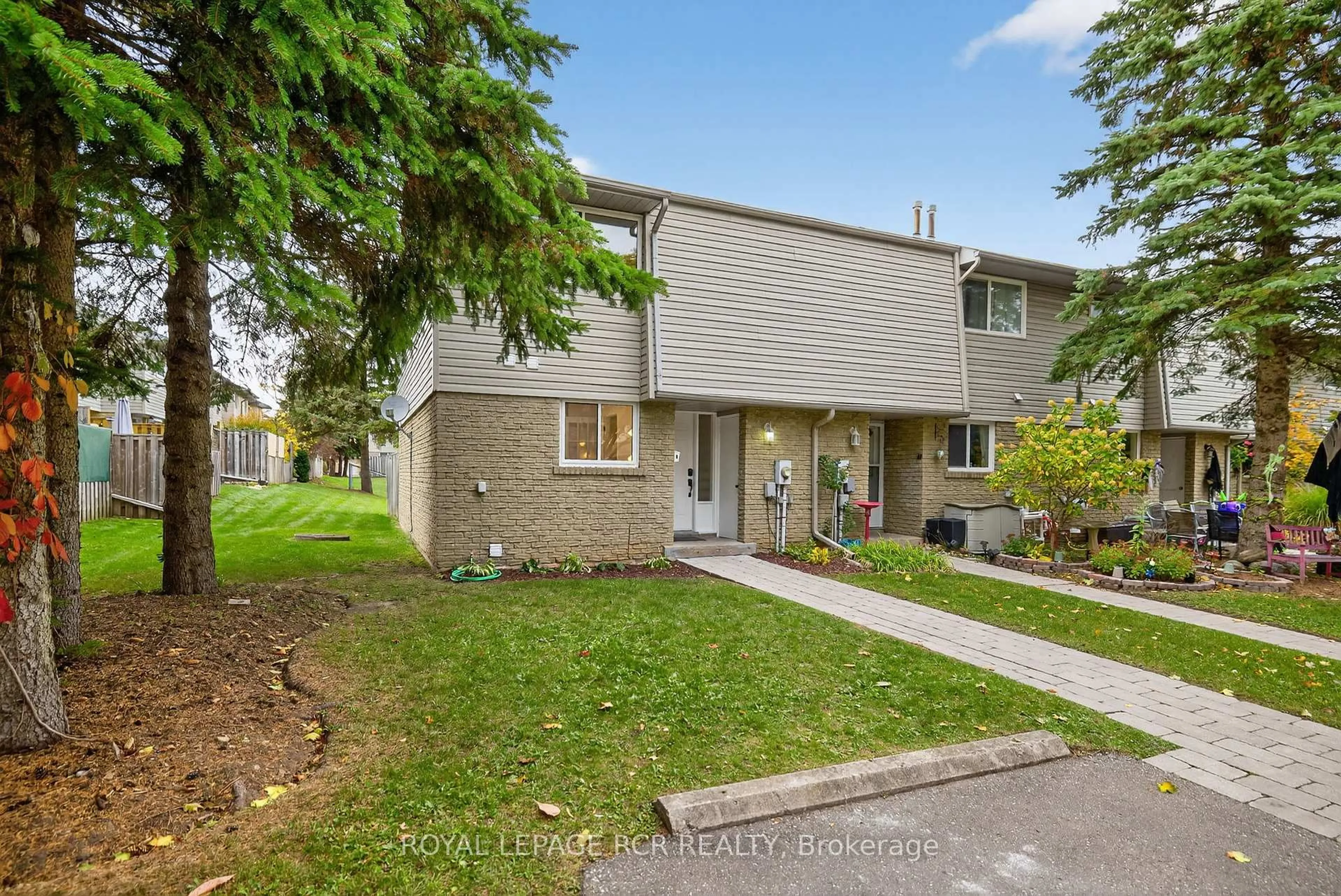 A pic from outside/outdoor area/front of a property/back of a property/a pic from drone, street for 9 Orange Mill Crt #46, Orangeville Ontario L9W 3R6