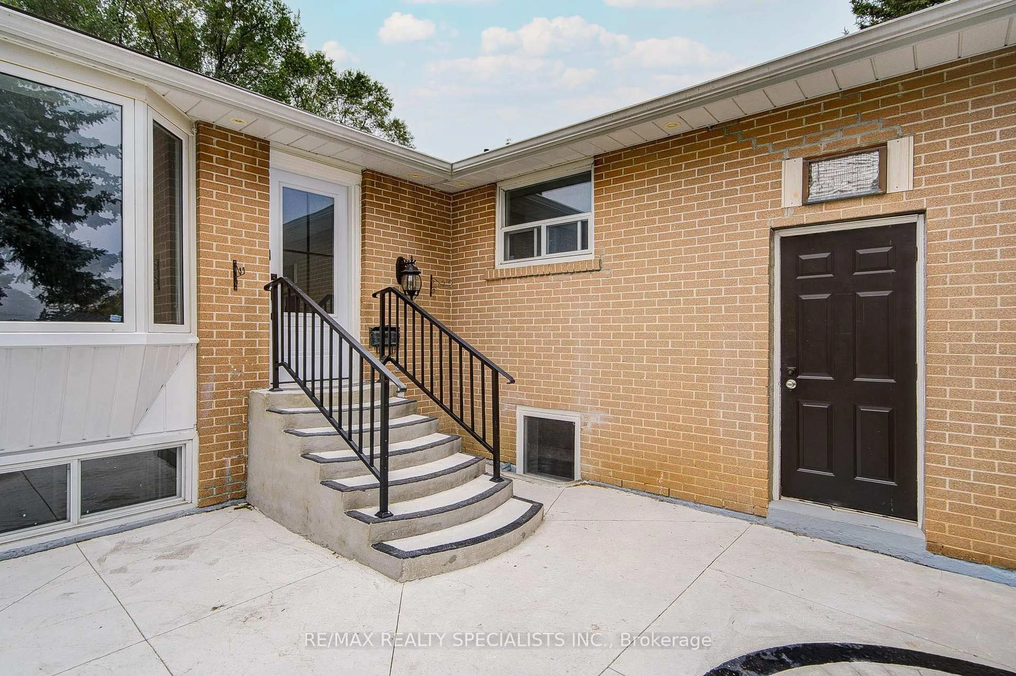 Home with brick exterior material, street for 32 Drum Oak Cres, Brampton Ontario L6T 1M5
