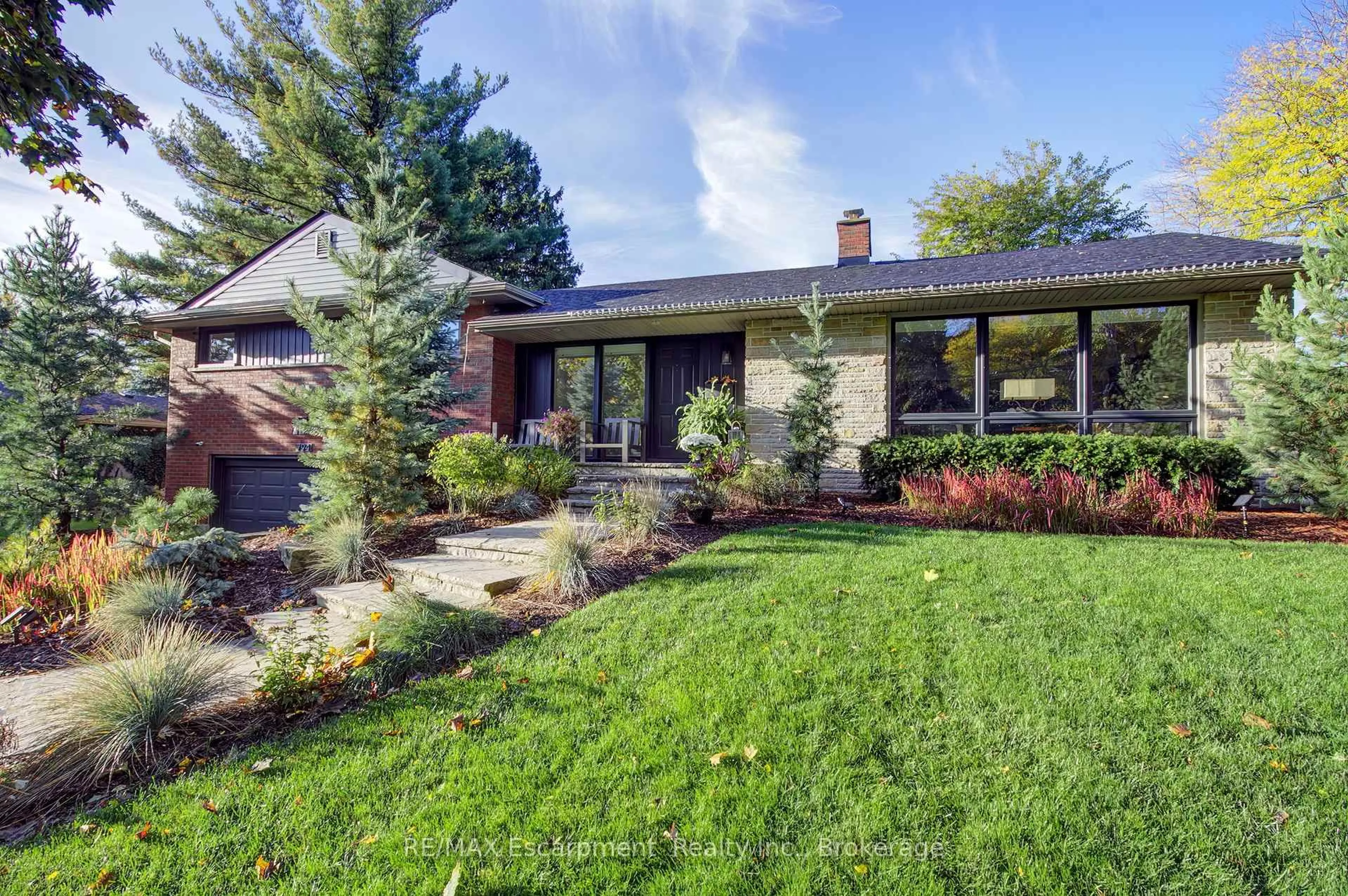 Home with brick exterior material, street for 794 Falcon Blvd, Burlington Ontario L7T 3B3