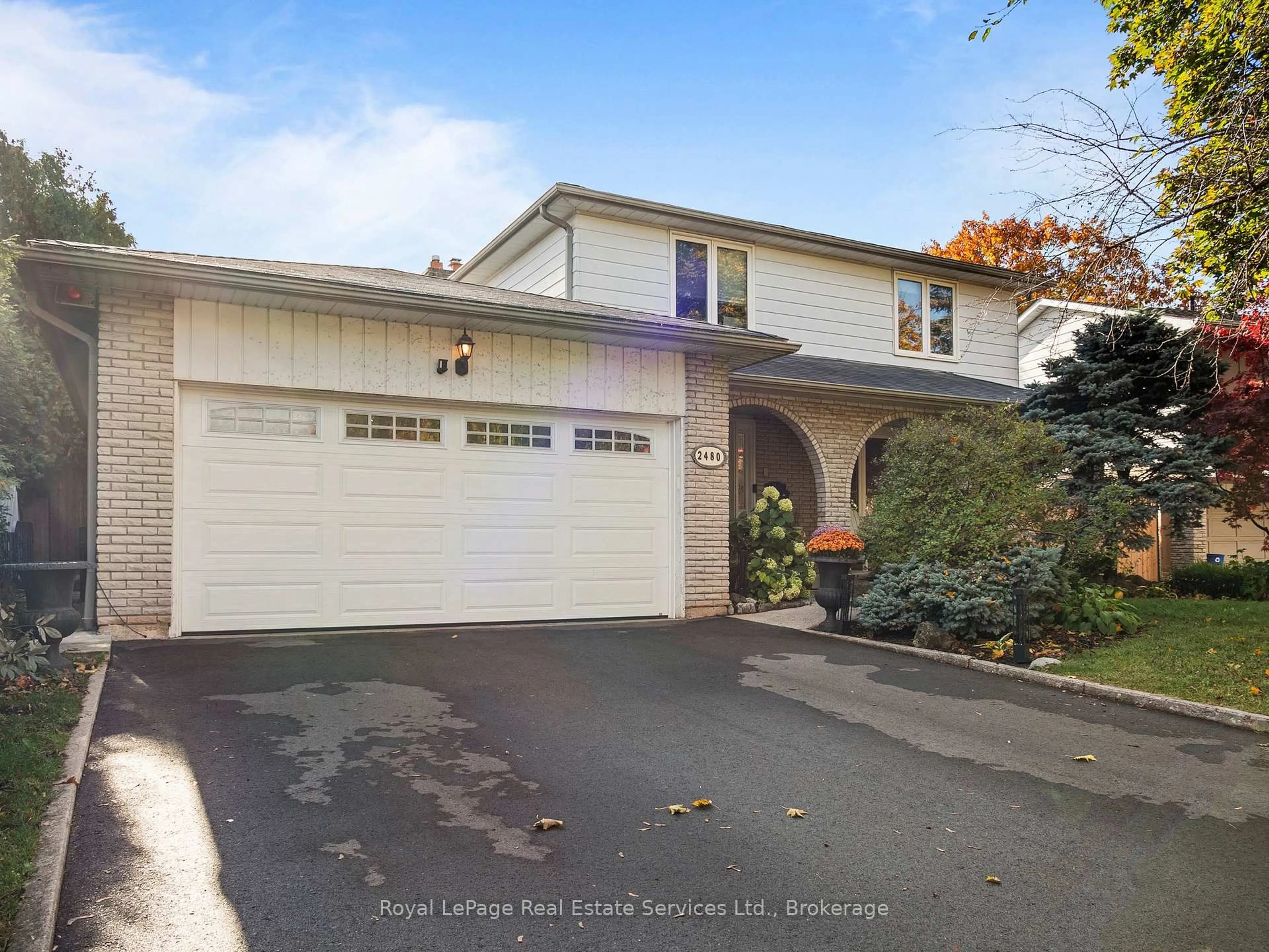 Unknown for 2480 Waterford St, Oakville Ontario L6L 5E6