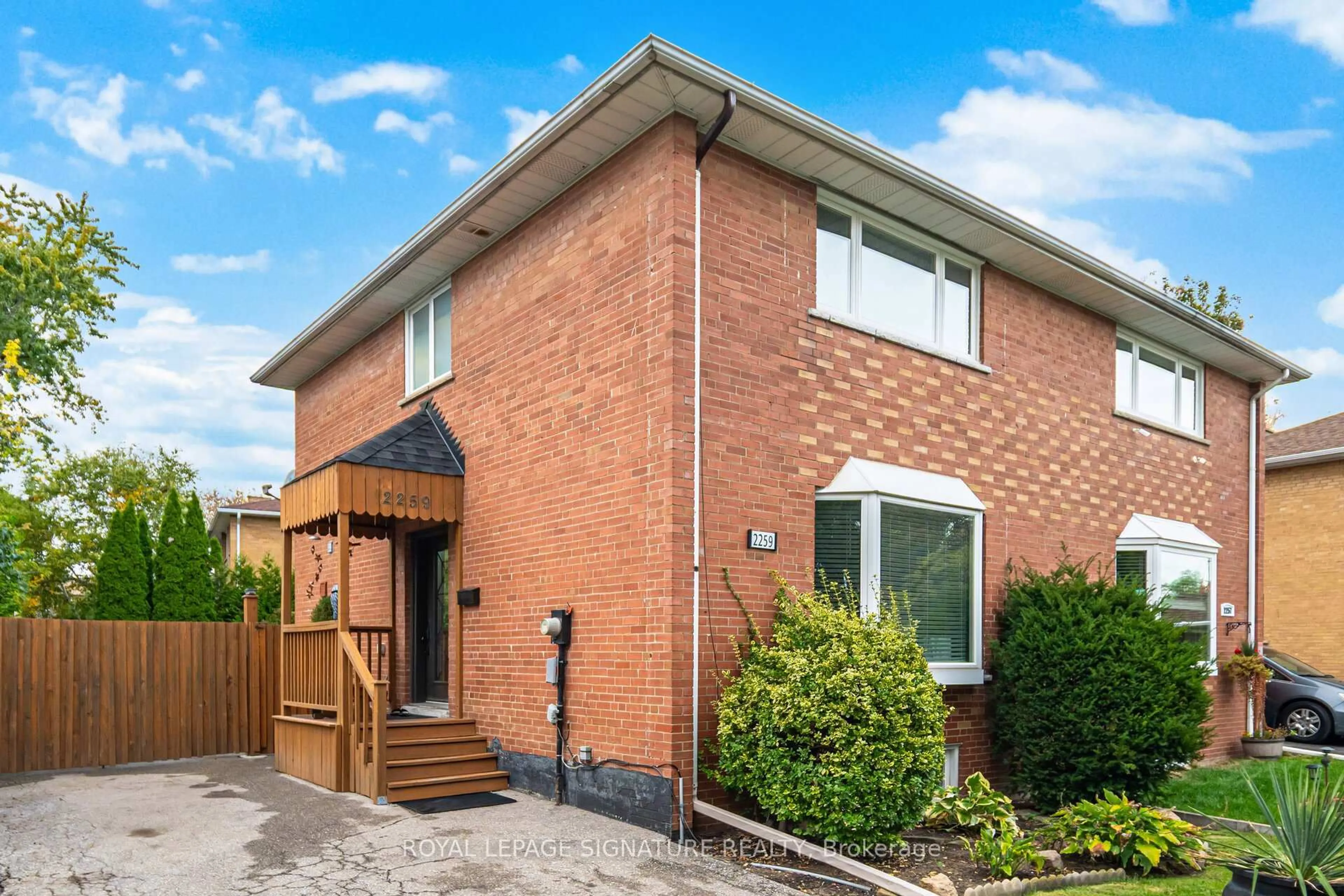 Home with brick exterior material, street for 2259 Wiseman Crt, Mississauga Ontario L5J 1P4
