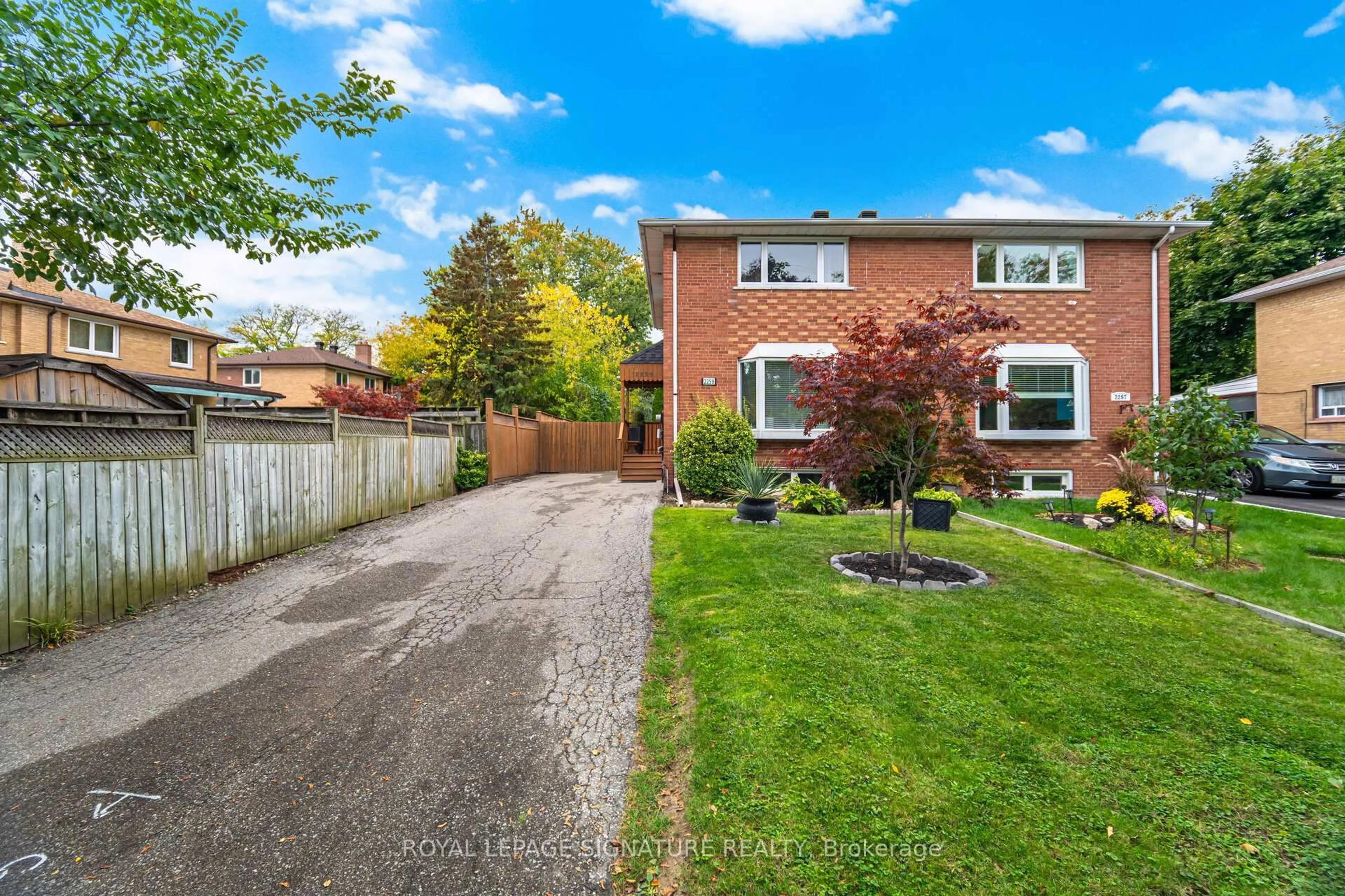 Home with brick exterior material, street for 2259 Wiseman Crt, Mississauga Ontario L5J 1P4