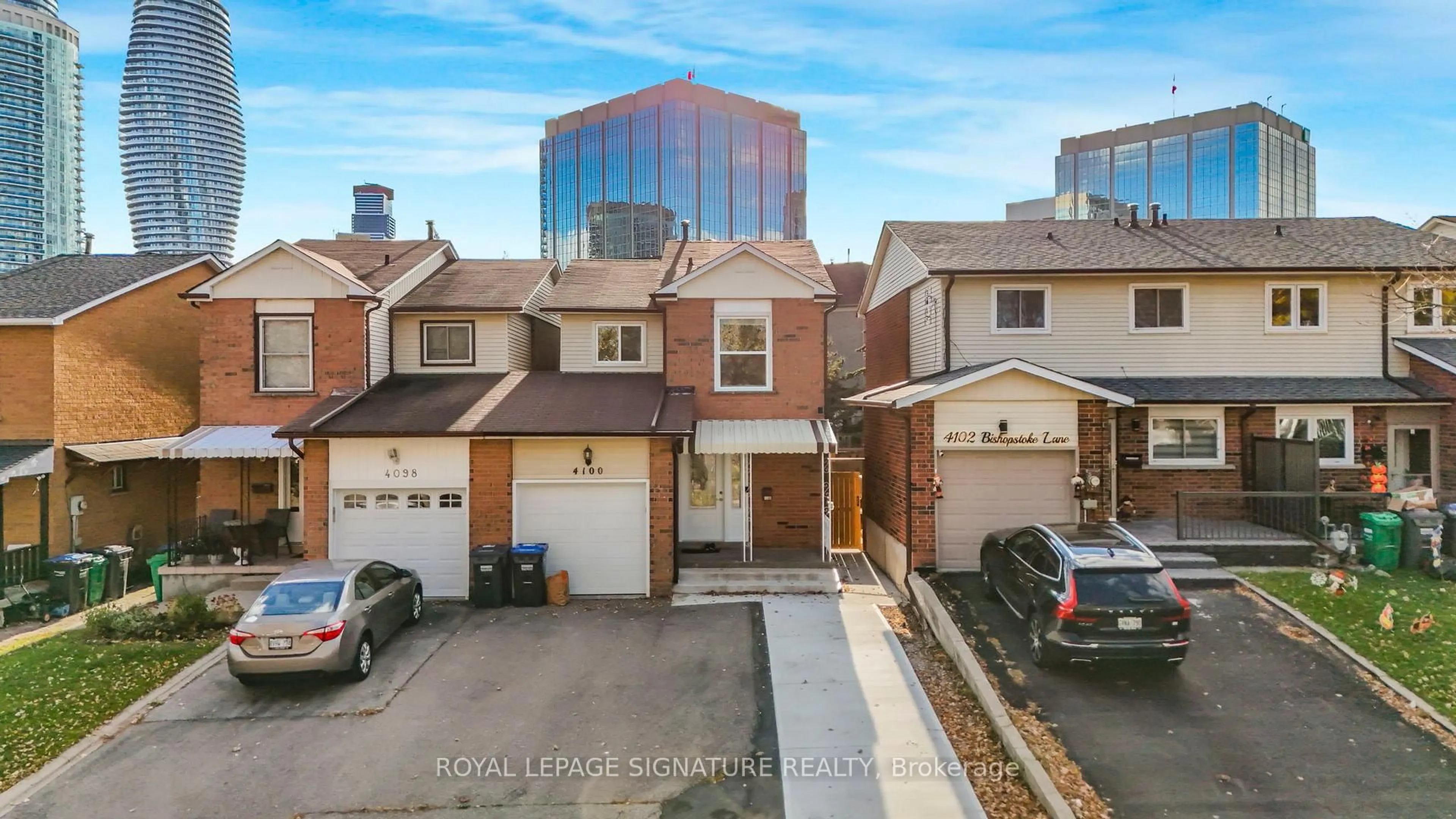 A pic from outside/outdoor area/front of a property/back of a property/a pic from drone, street for 4100 Bishopstoke Lane, Mississauga Ontario L4Z 1M5