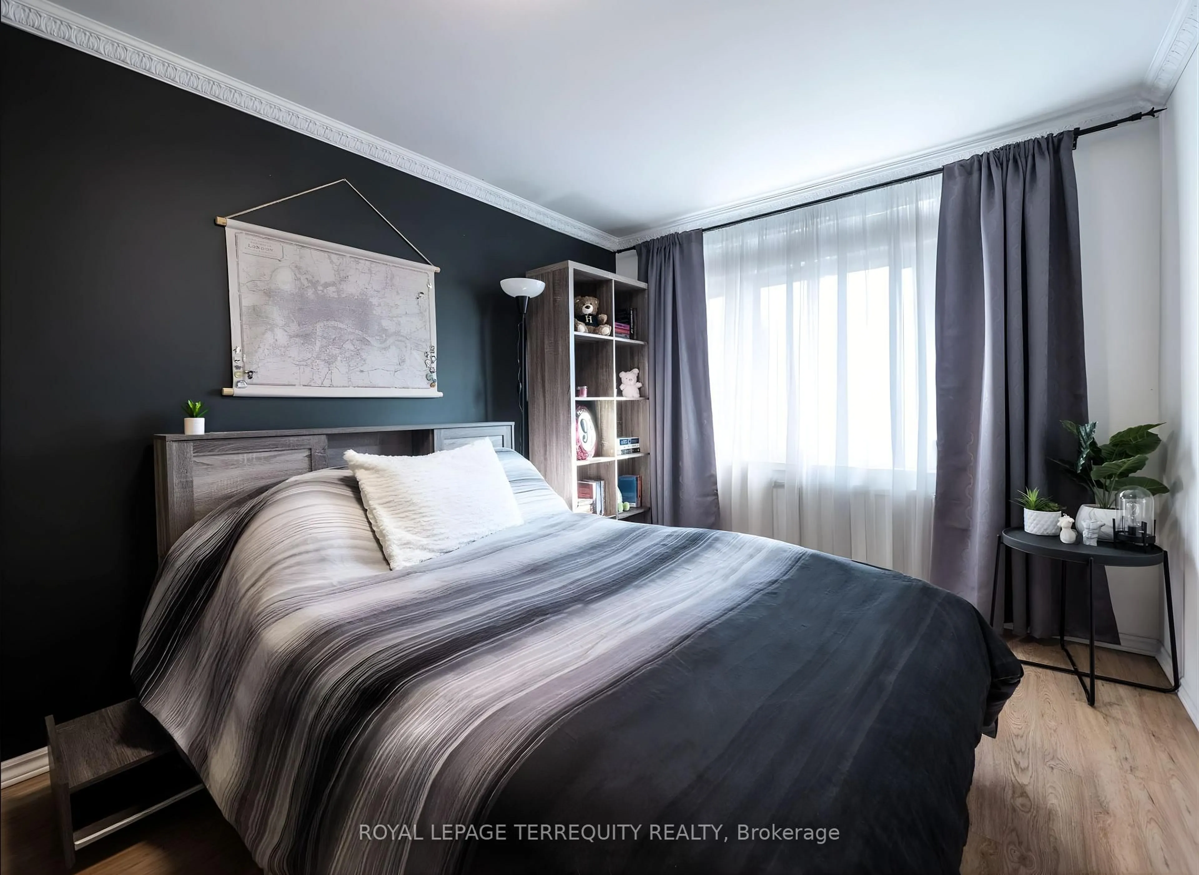 Bedroom with bed, wood/laminate floor for 1704 Oberon Cres, Mississauga Ontario L4X 2K8