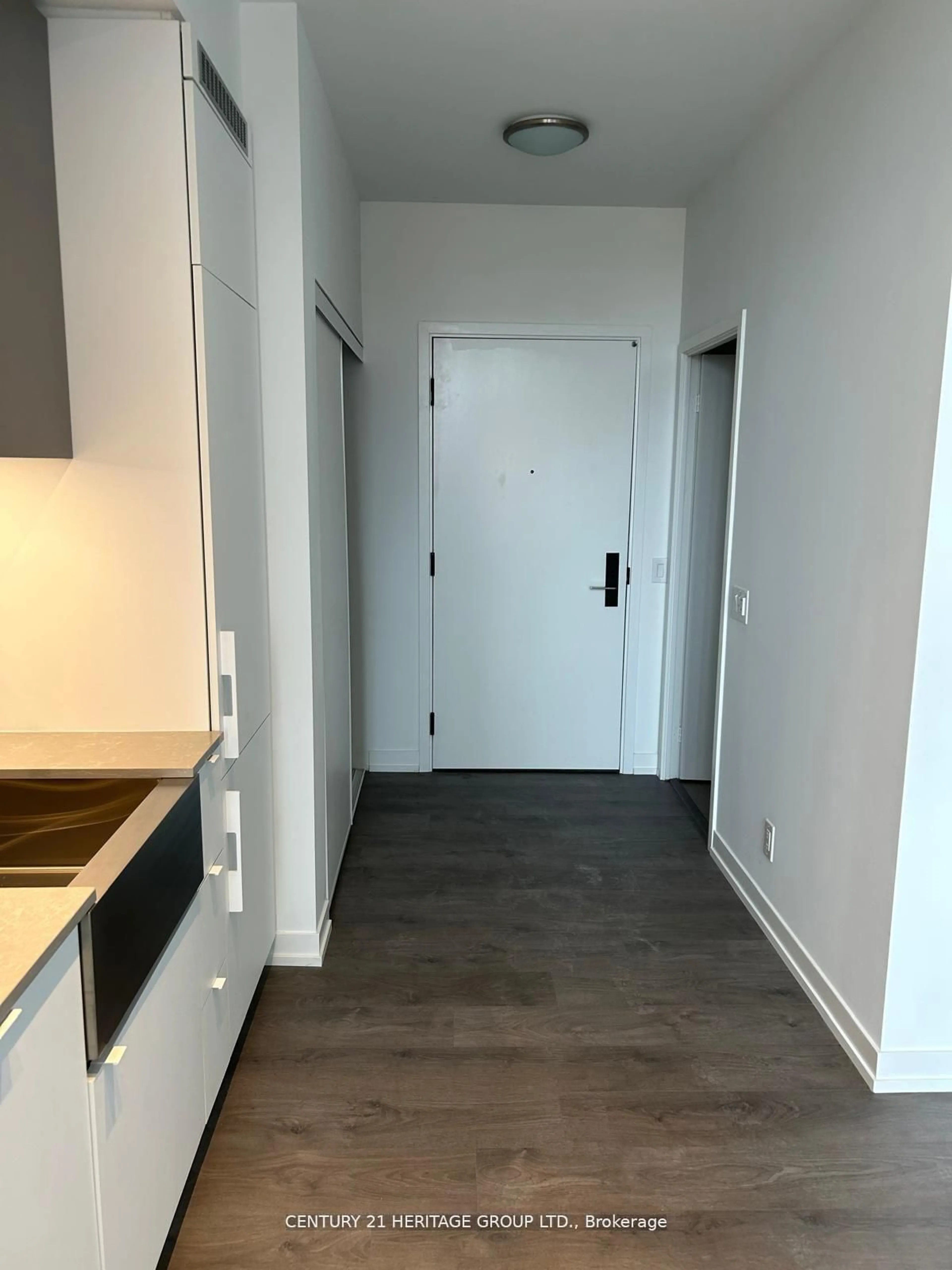A pic of a room for 270 Dufferin St #402, Toronto Ontario M6K 0H8