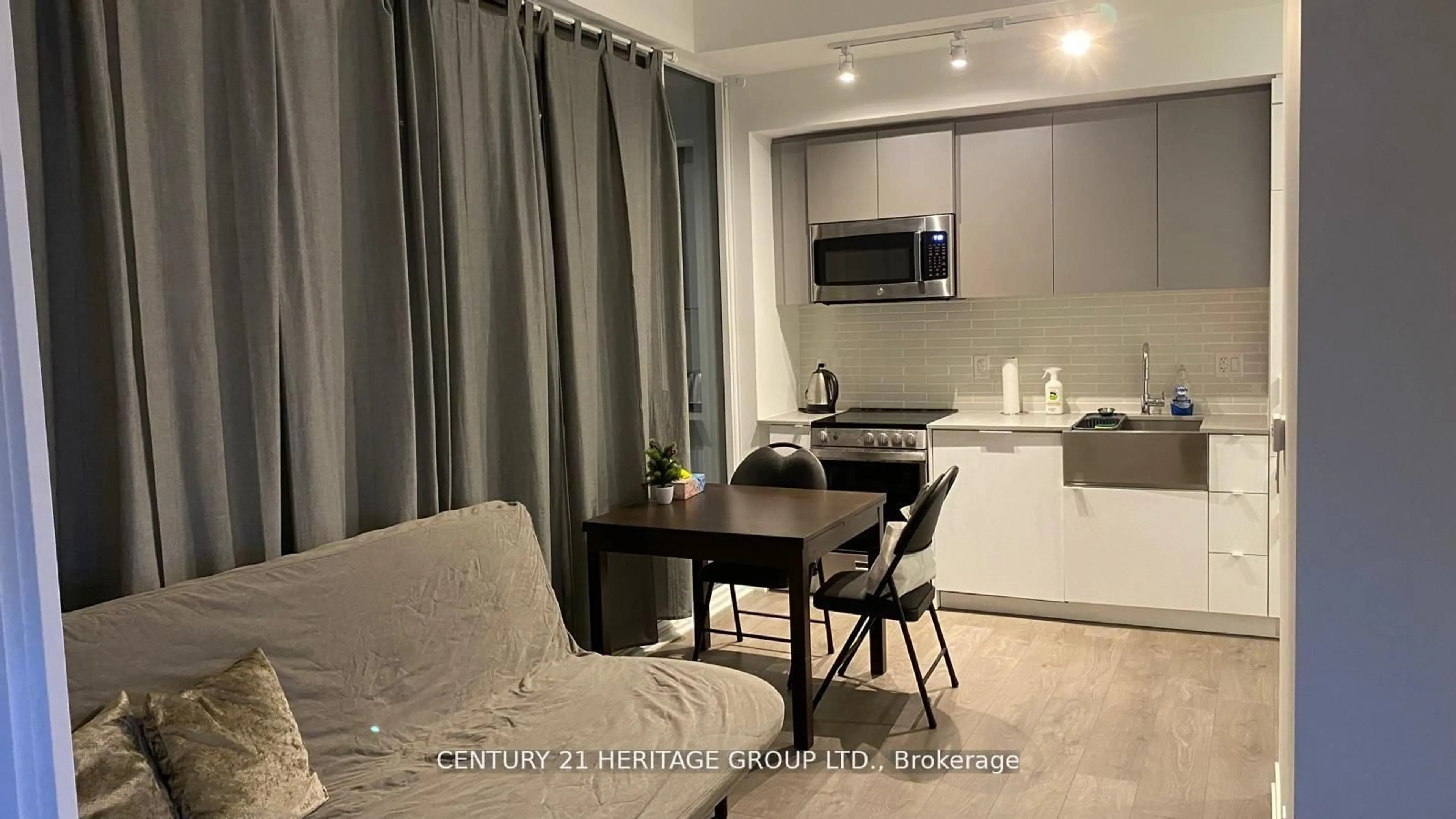 Standard kitchen, unknown for 270 Dufferin St #402, Toronto Ontario M6K 0H8