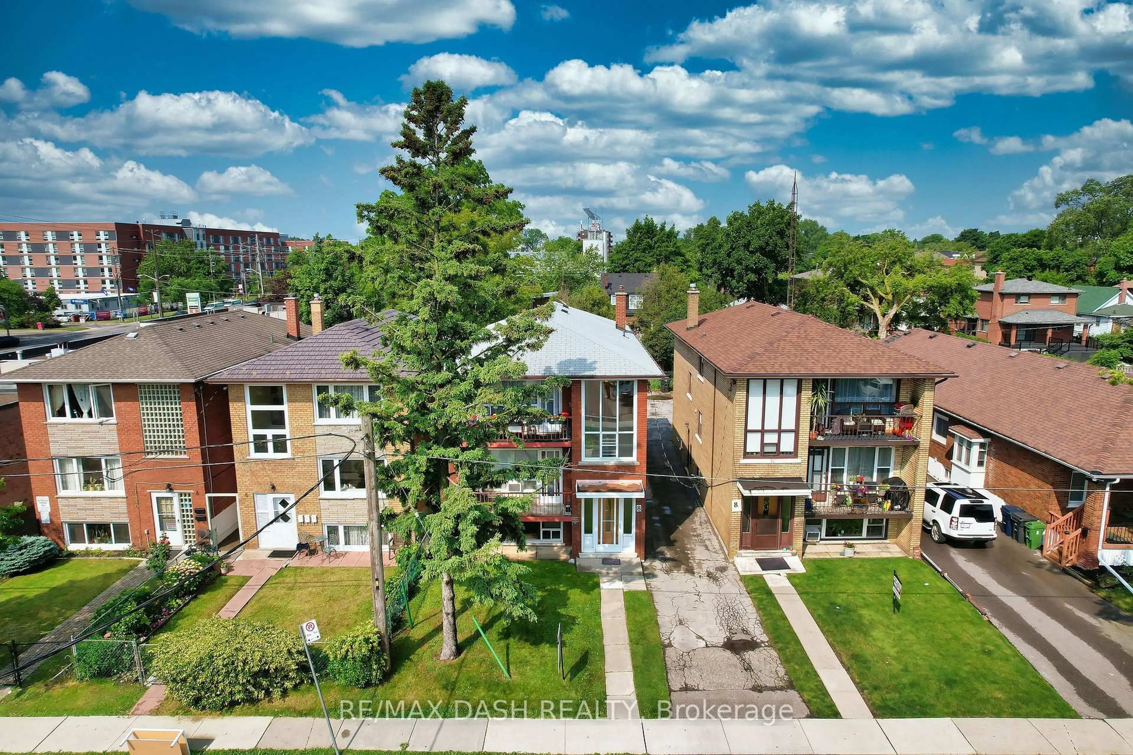 A pic from outside/outdoor area/front of a property/back of a property/a pic from drone, city buildings view from balcony for 8 Nineteenth St, Toronto Ontario M8V 3L3