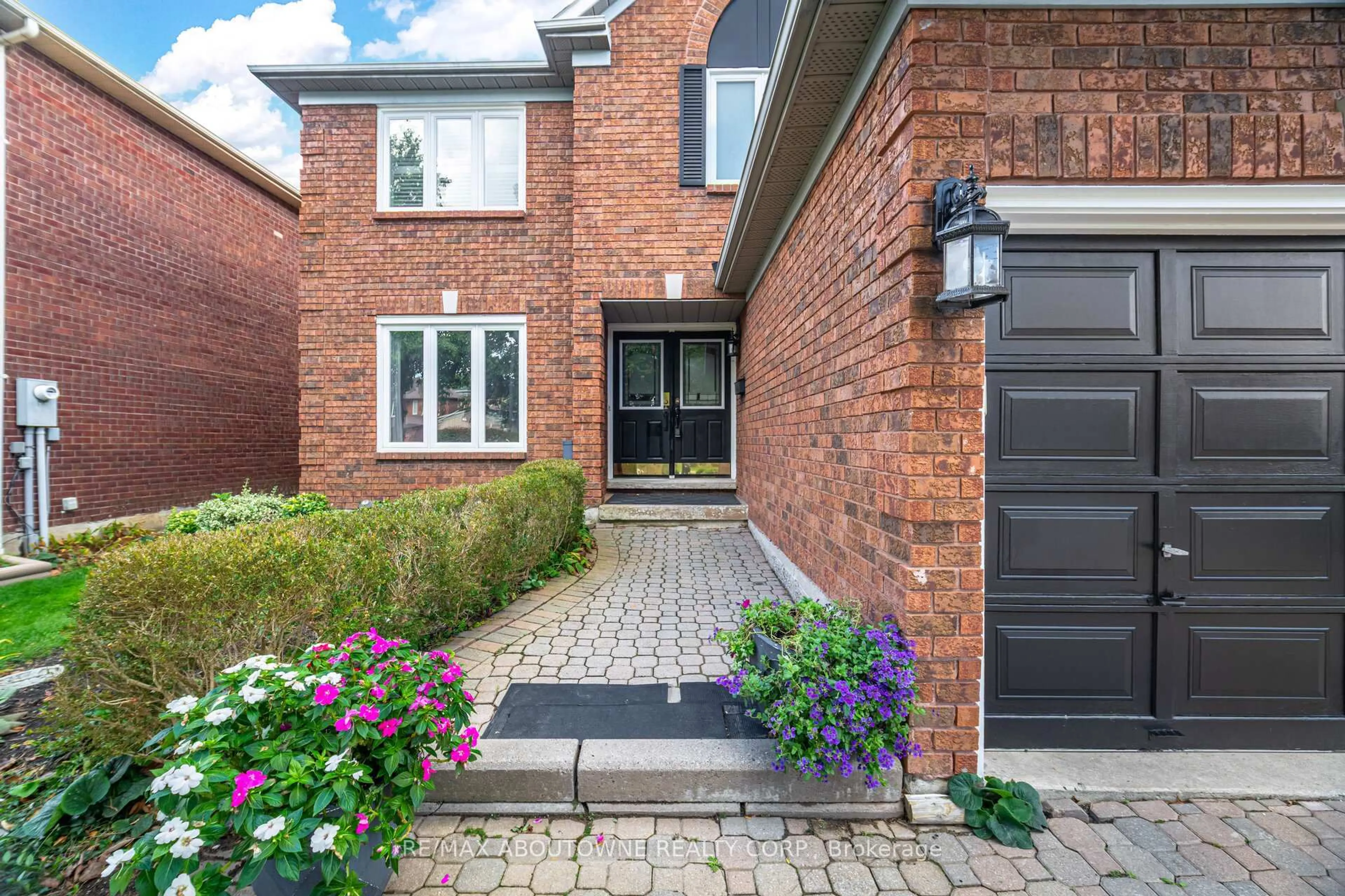 Home with brick exterior material, street for 3704 Ketchum Crt, Mississauga Ontario L5L 4S4
