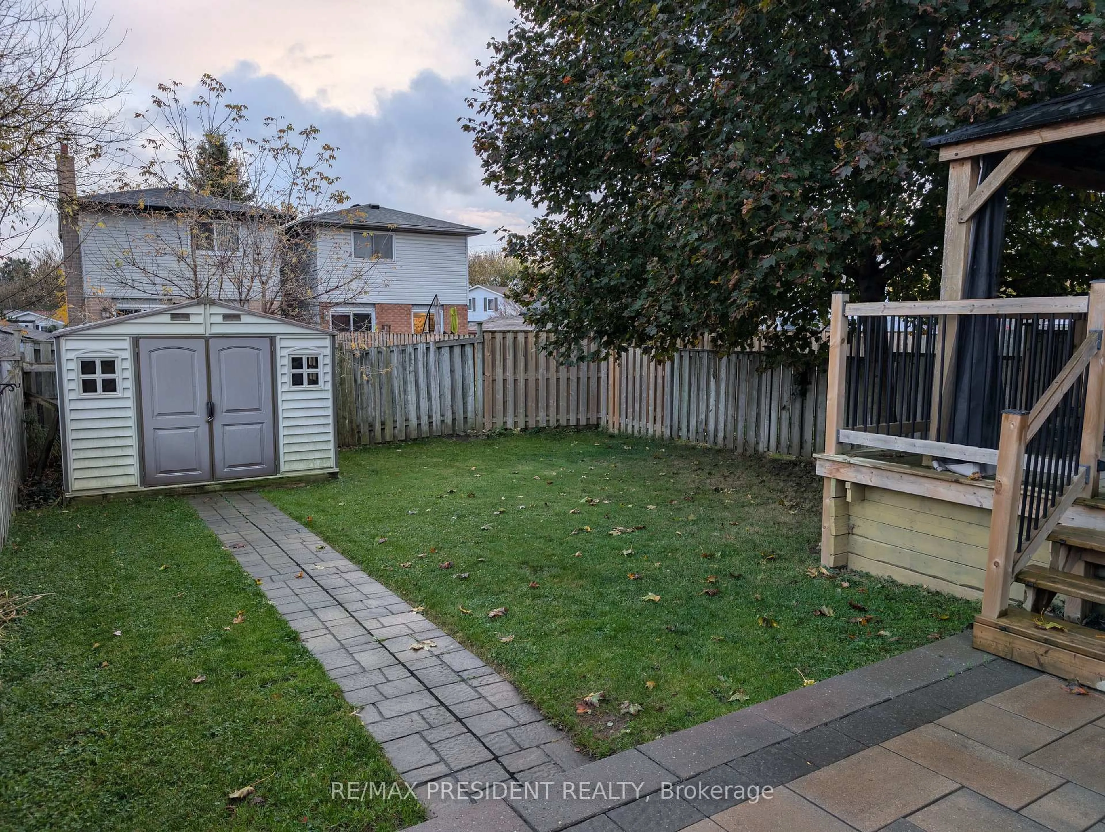 A pic from outside/outdoor area/front of a property/back of a property/a pic from drone, street for 12 Hill St, Halton Hills Ontario L7J 2W2