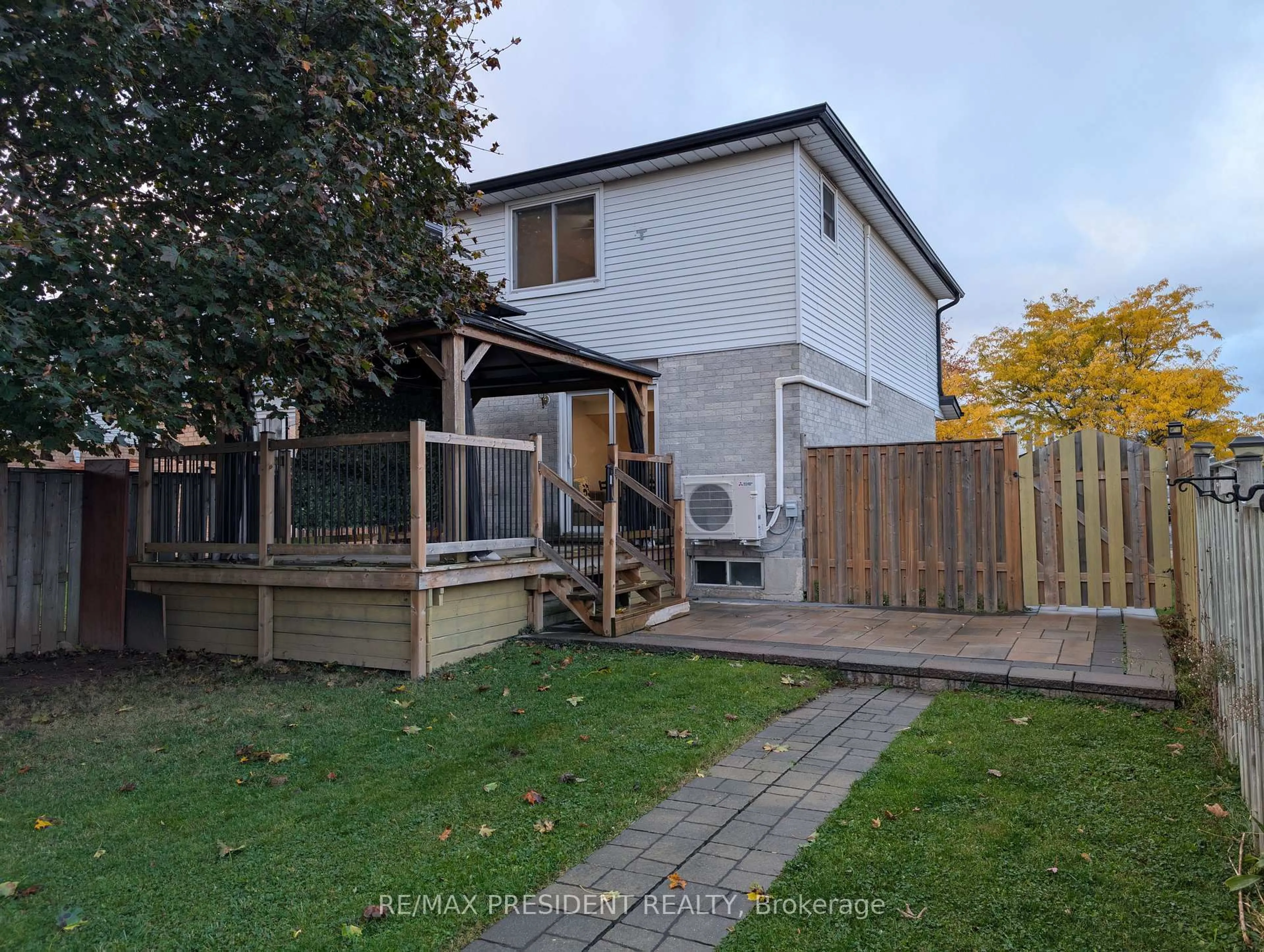 A pic from outside/outdoor area/front of a property/back of a property/a pic from drone, street for 12 Hill St, Halton Hills Ontario L7J 2W2