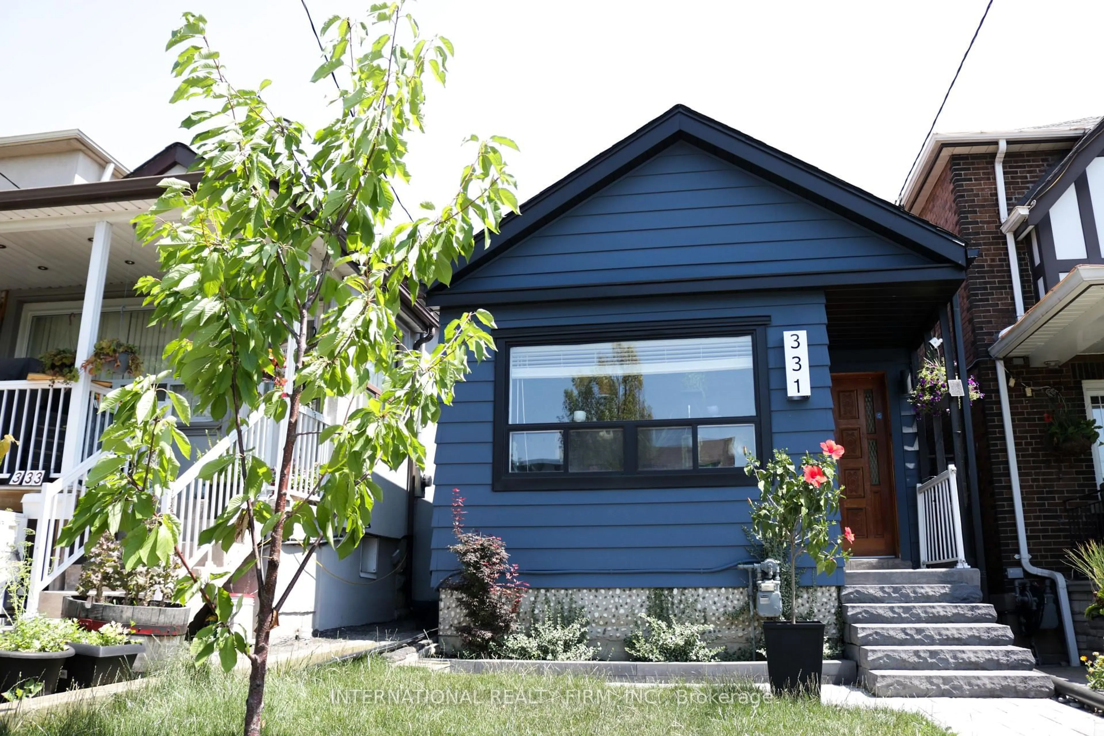 Home with vinyl exterior material, street for 331 Mcroberts Ave, Toronto Ontario M6E 4R1