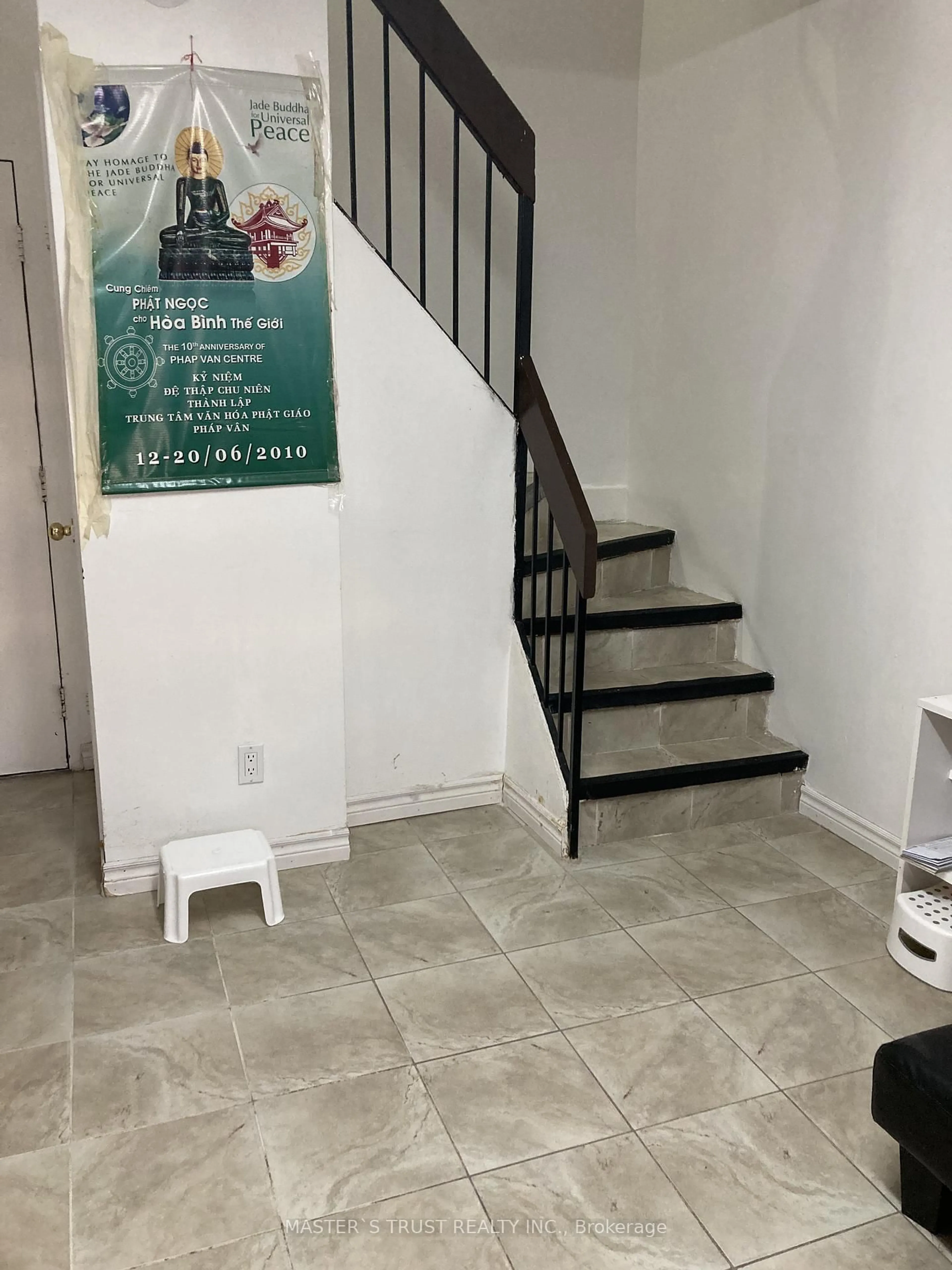 Unknown for 10 Eddystone Ave #116, Toronto Ontario M3N 2T2