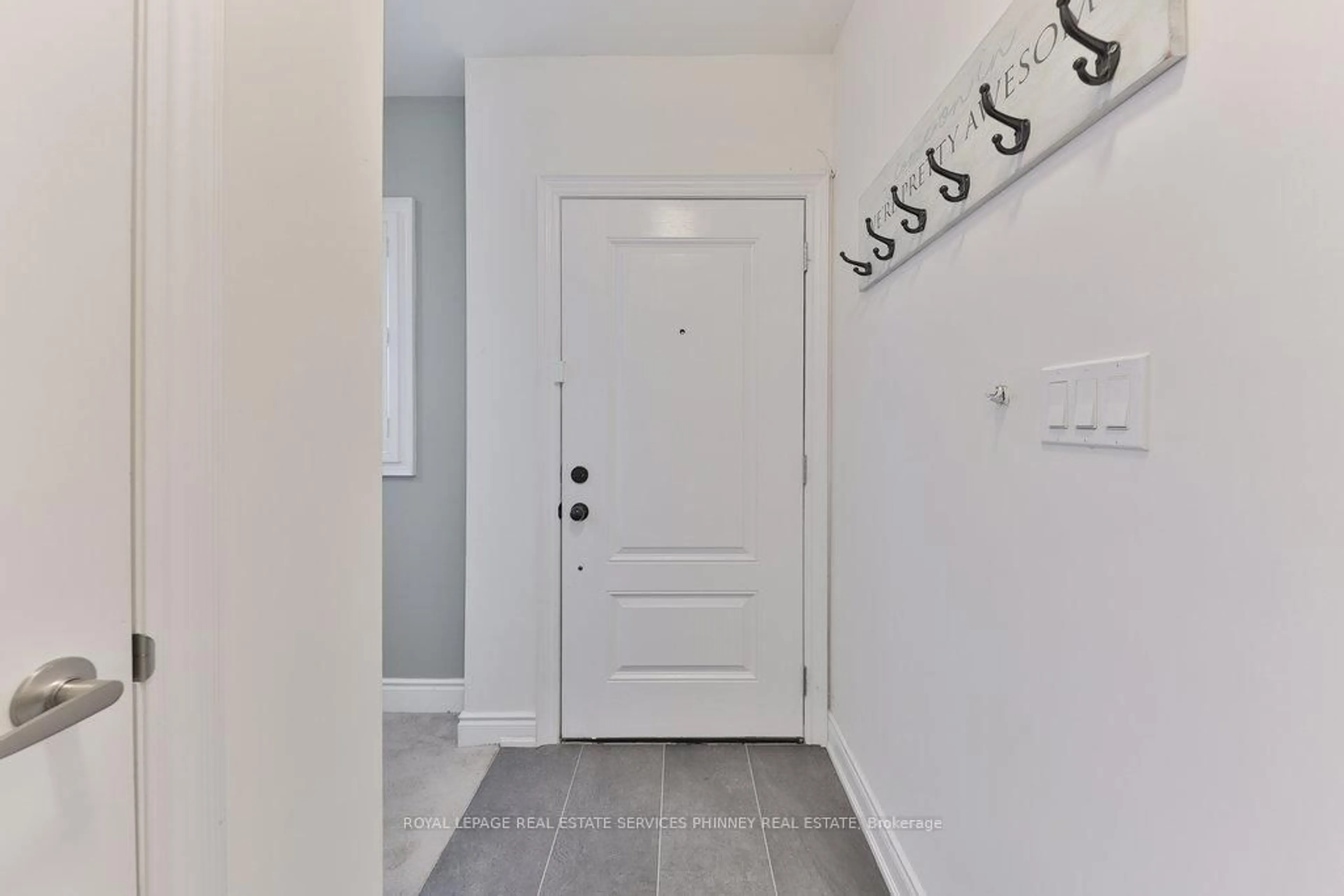 Indoor entryway for 2160 Trafalgar Rd #10, Oakville Ontario L6H 7H2
