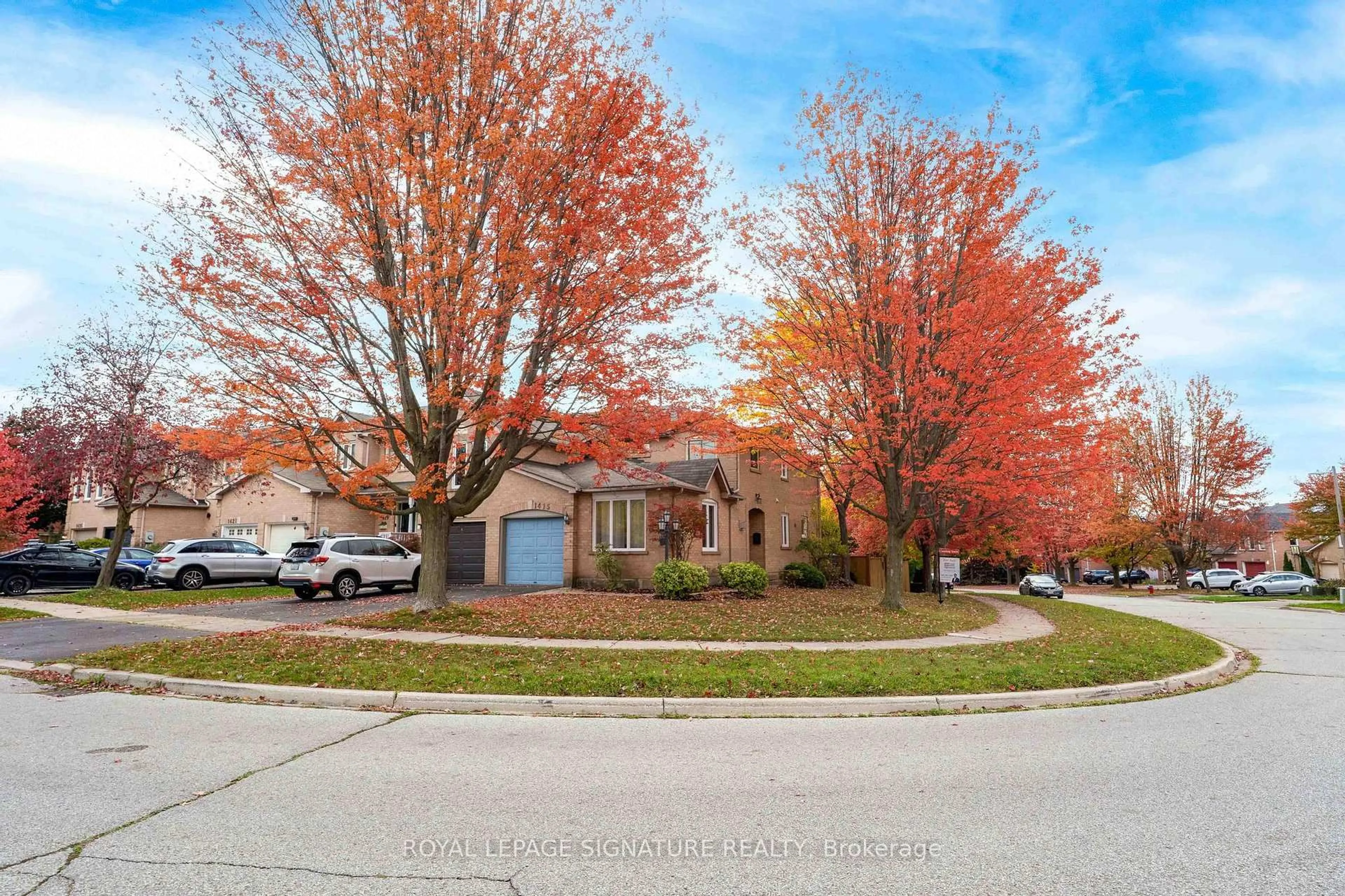A pic from outside/outdoor area/front of a property/back of a property/a pic from drone, street for 1415 Stonecutter Dr, Oakville Ontario L6M 3C3
