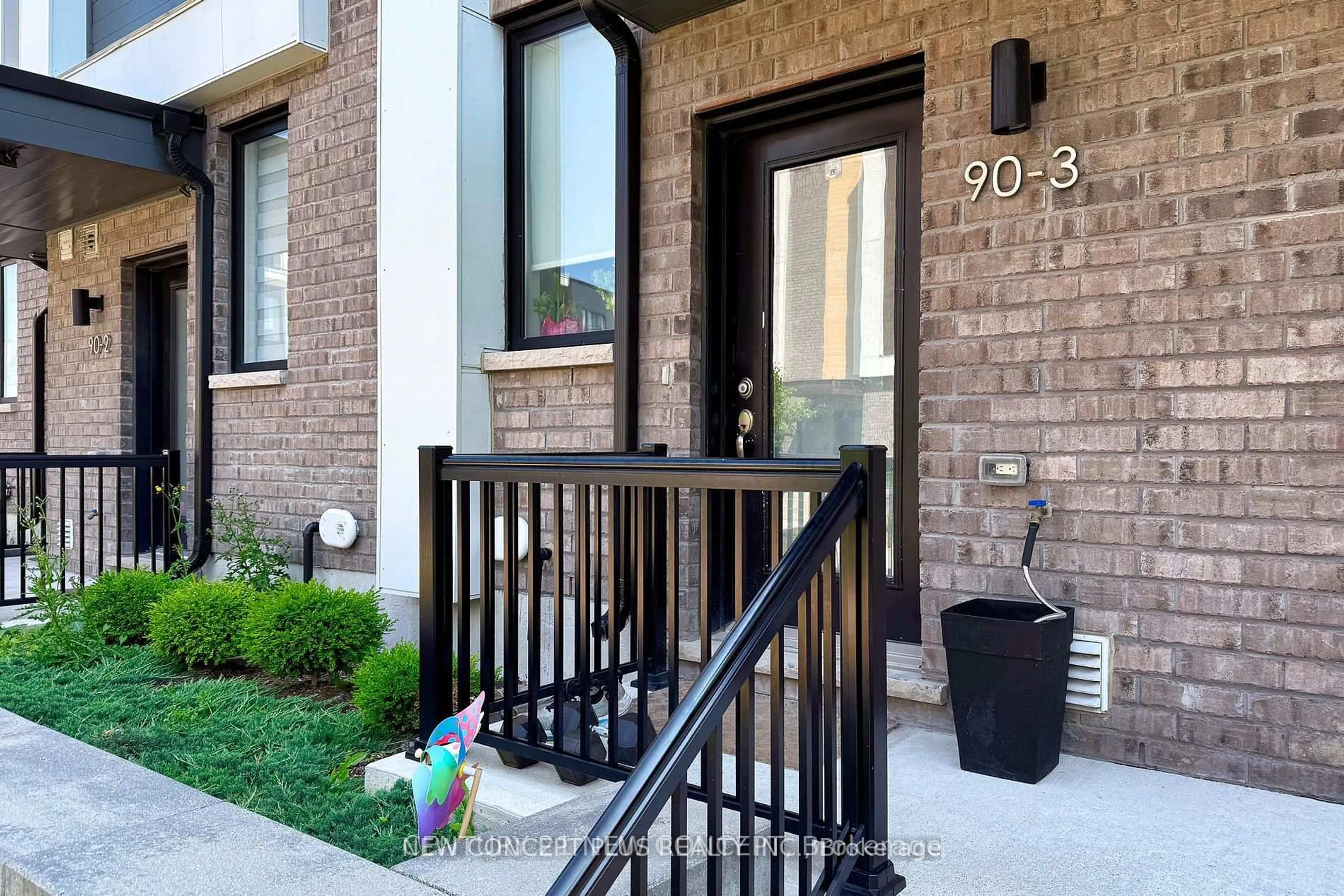 Indoor entryway for 90 Stanley Greene Blvd #3, Toronto Ontario M3K 0C8