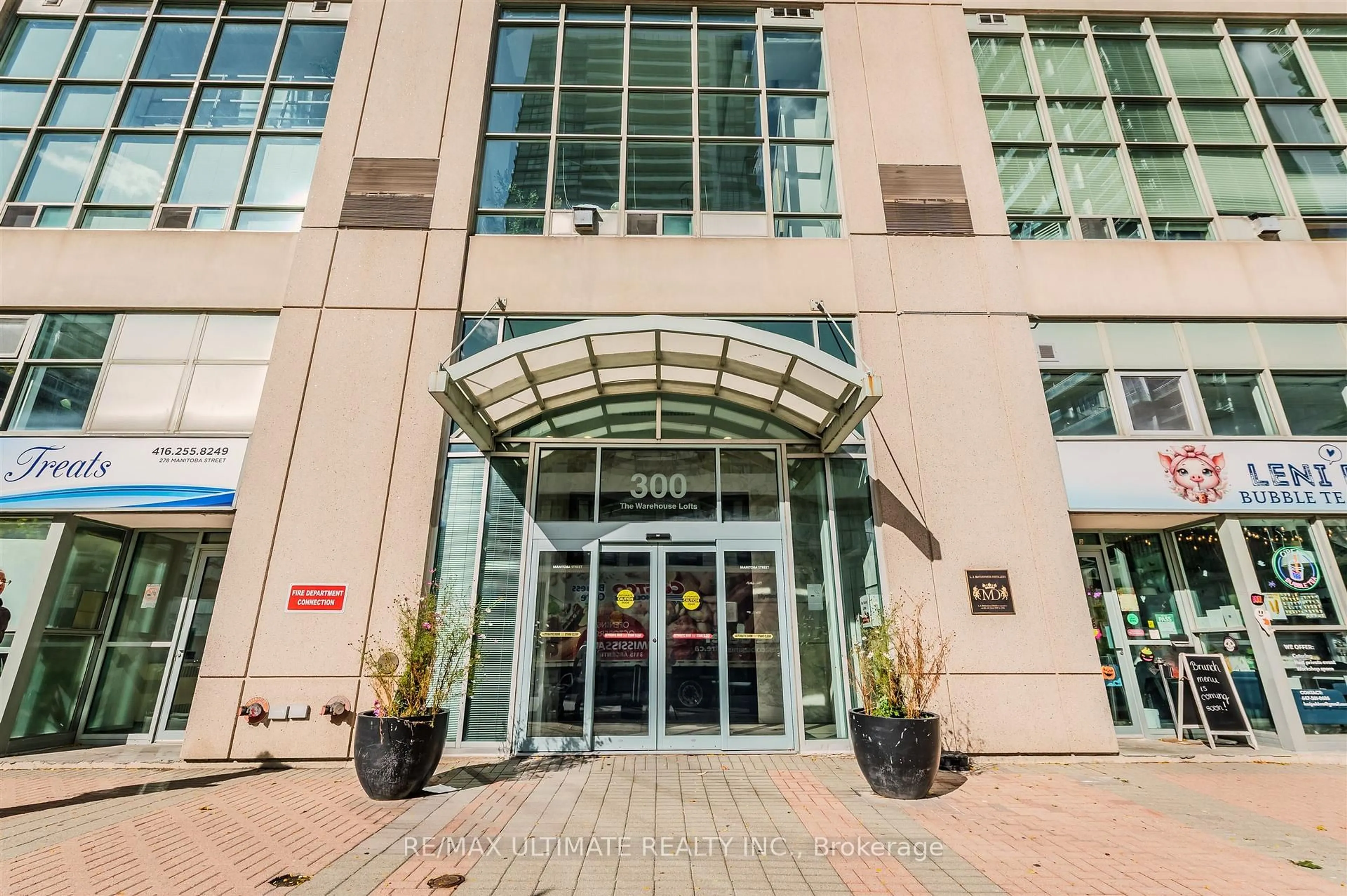 Indoor foyer for 300 Manitoba St #301, Toronto Ontario M8Y 4G6