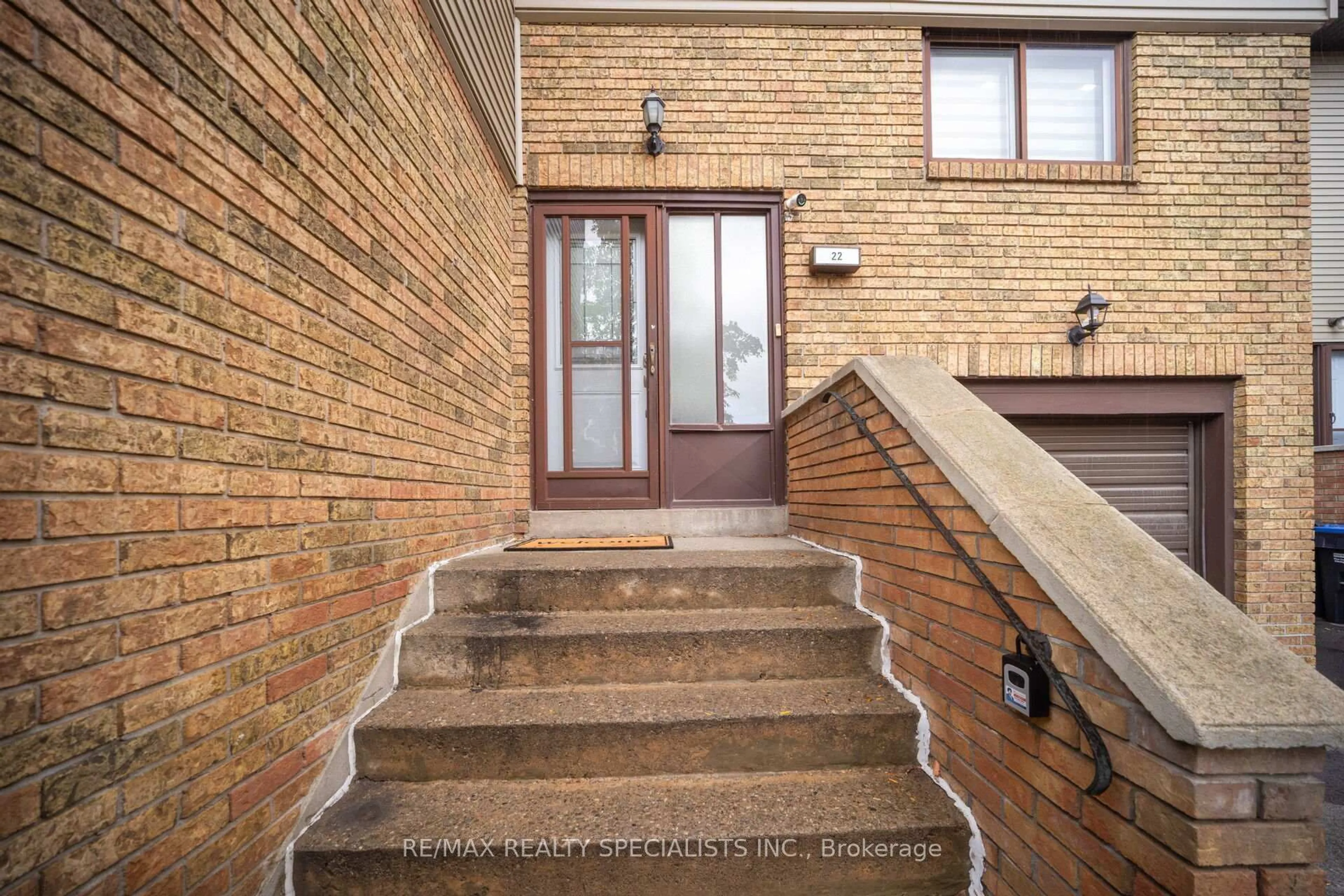 Unknown for 22 Carleton Pl, Brampton Ontario L6T 3Z4