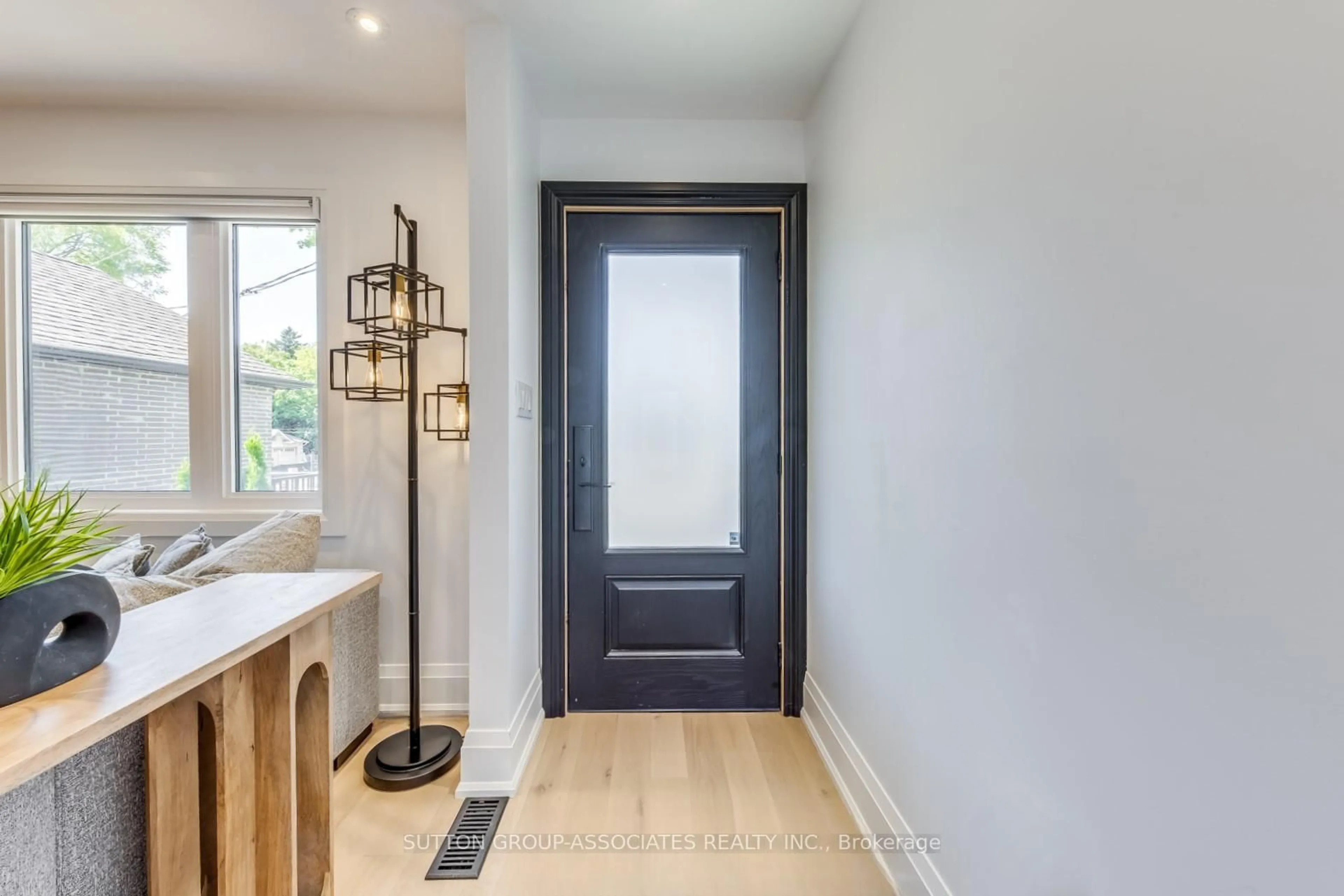 Indoor entryway for 359 Harvie Ave, Toronto Ontario M6E 4L6