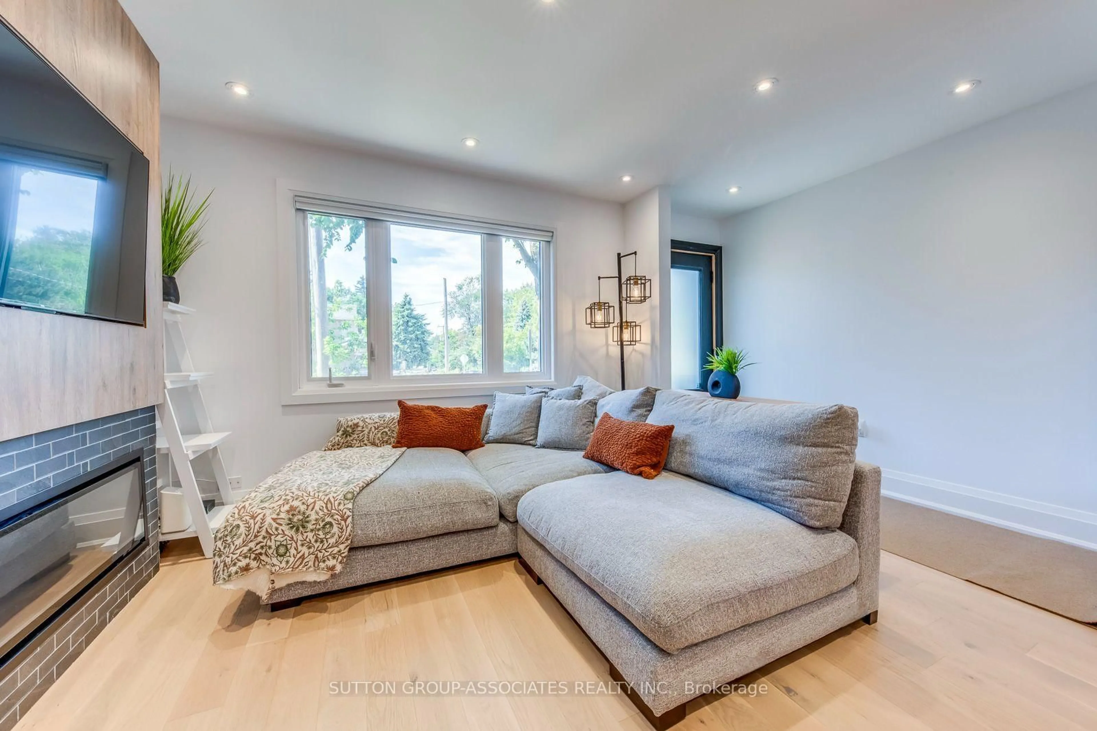 Living room with furniture, unknown for 359 Harvie Ave, Toronto Ontario M6E 4L6