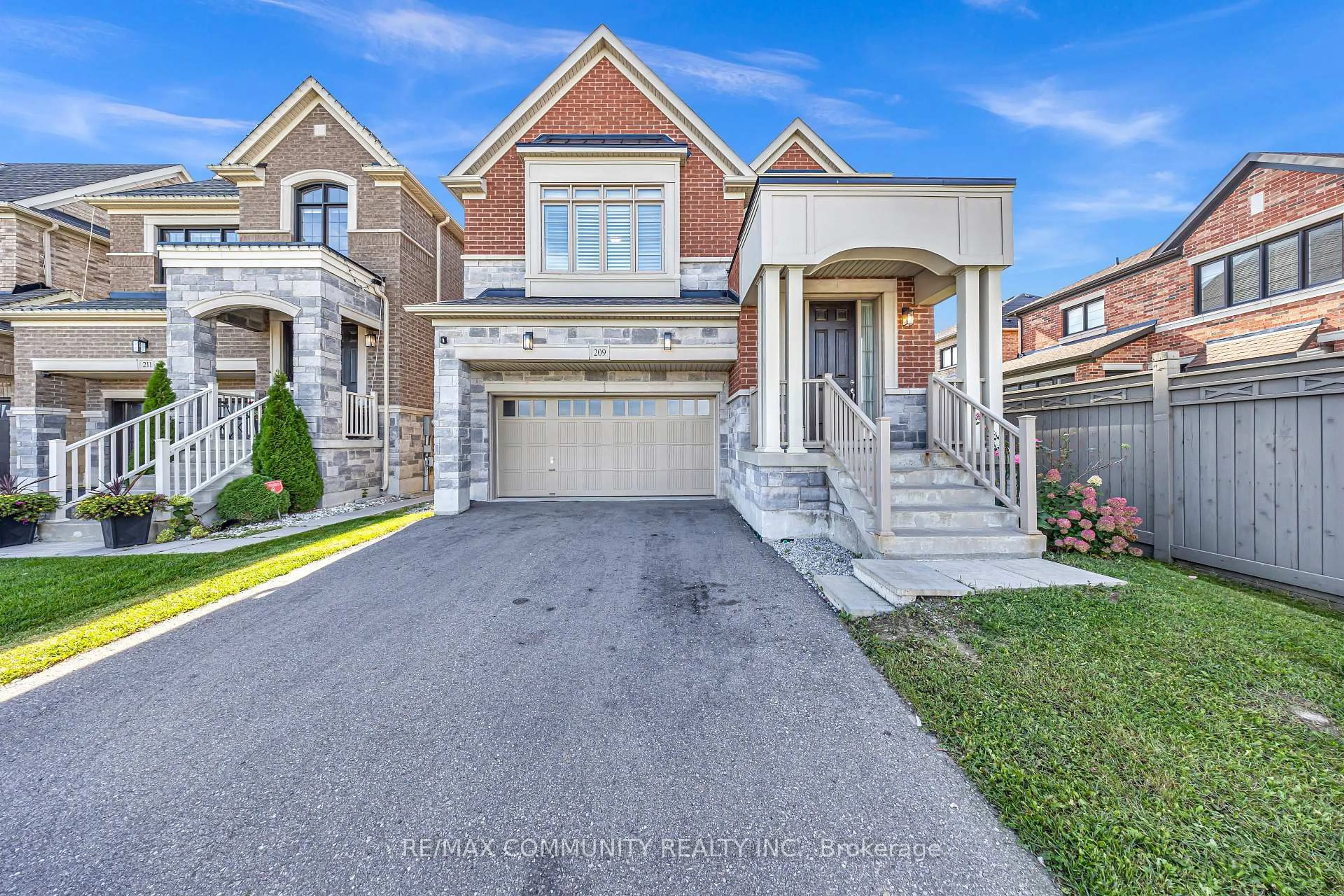 Home with brick exterior material, street for 209 Castle Oaks Crossing, Brampton Ontario L6P 3X3