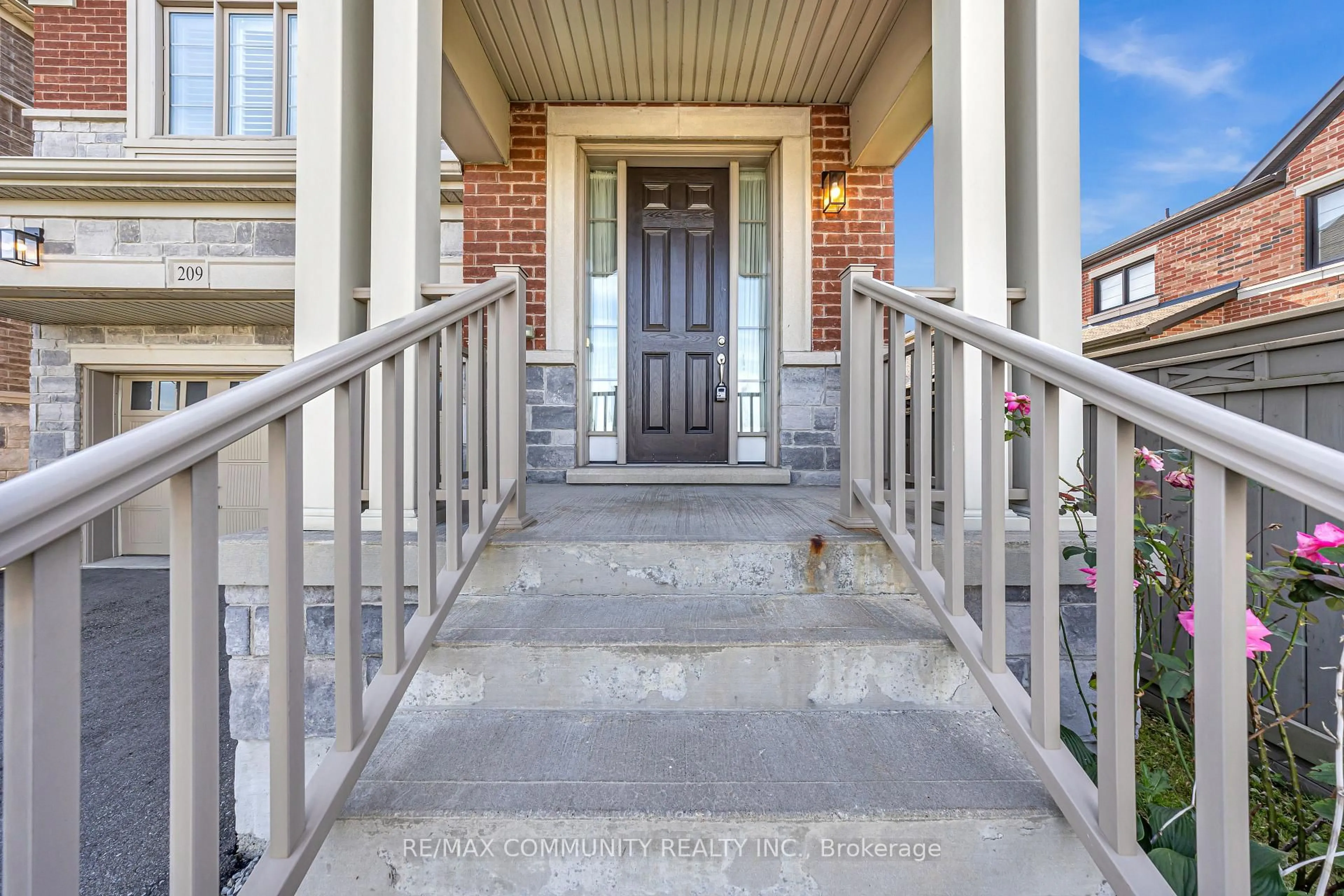 Unknown for 209 Castle Oaks Crossing, Brampton Ontario L6P 3X3