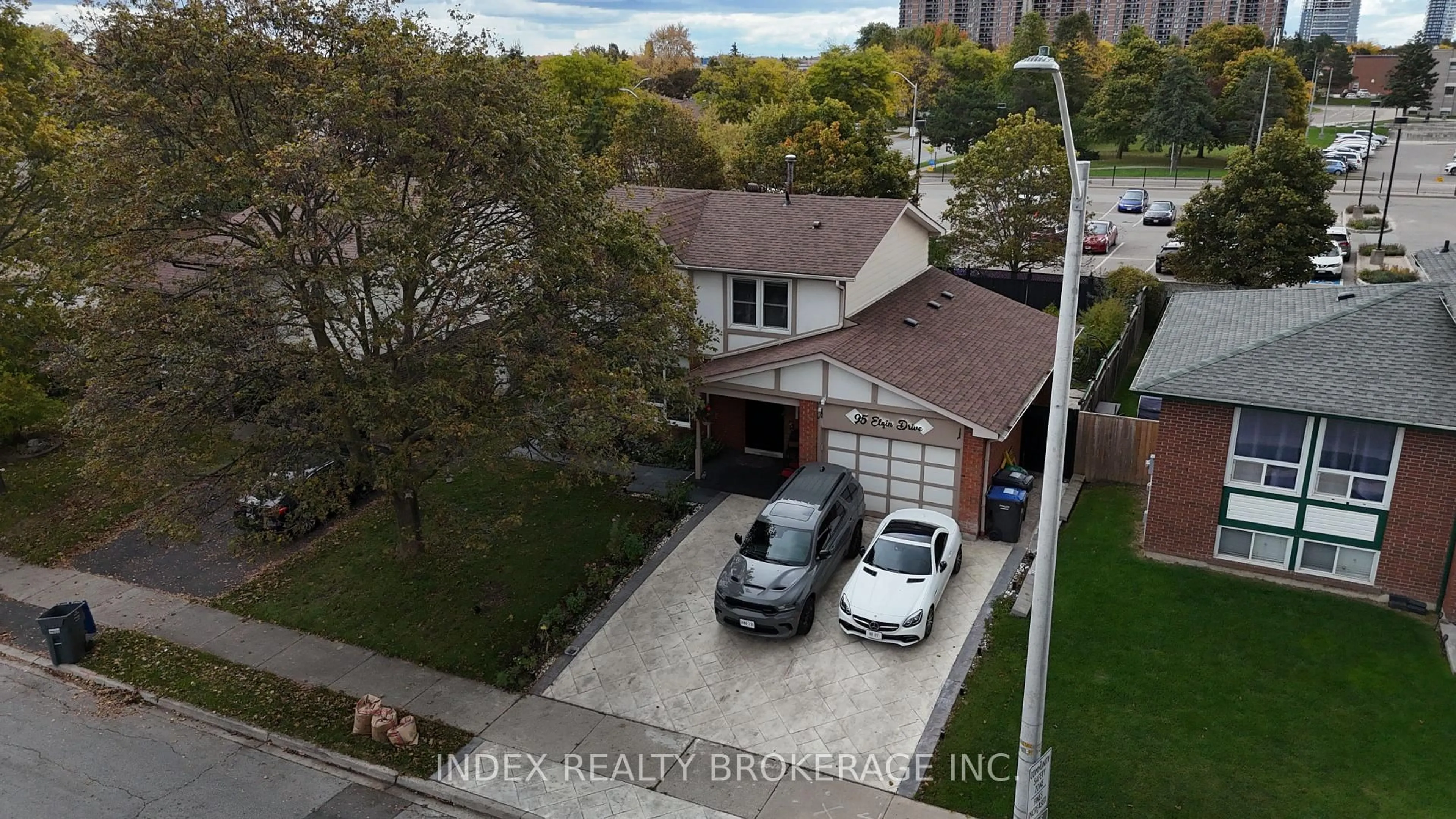 A pic from outside/outdoor area/front of a property/back of a property/a pic from drone, city buildings view from balcony for 95 Elgin Dr, Brampton Ontario L6Y 2E6