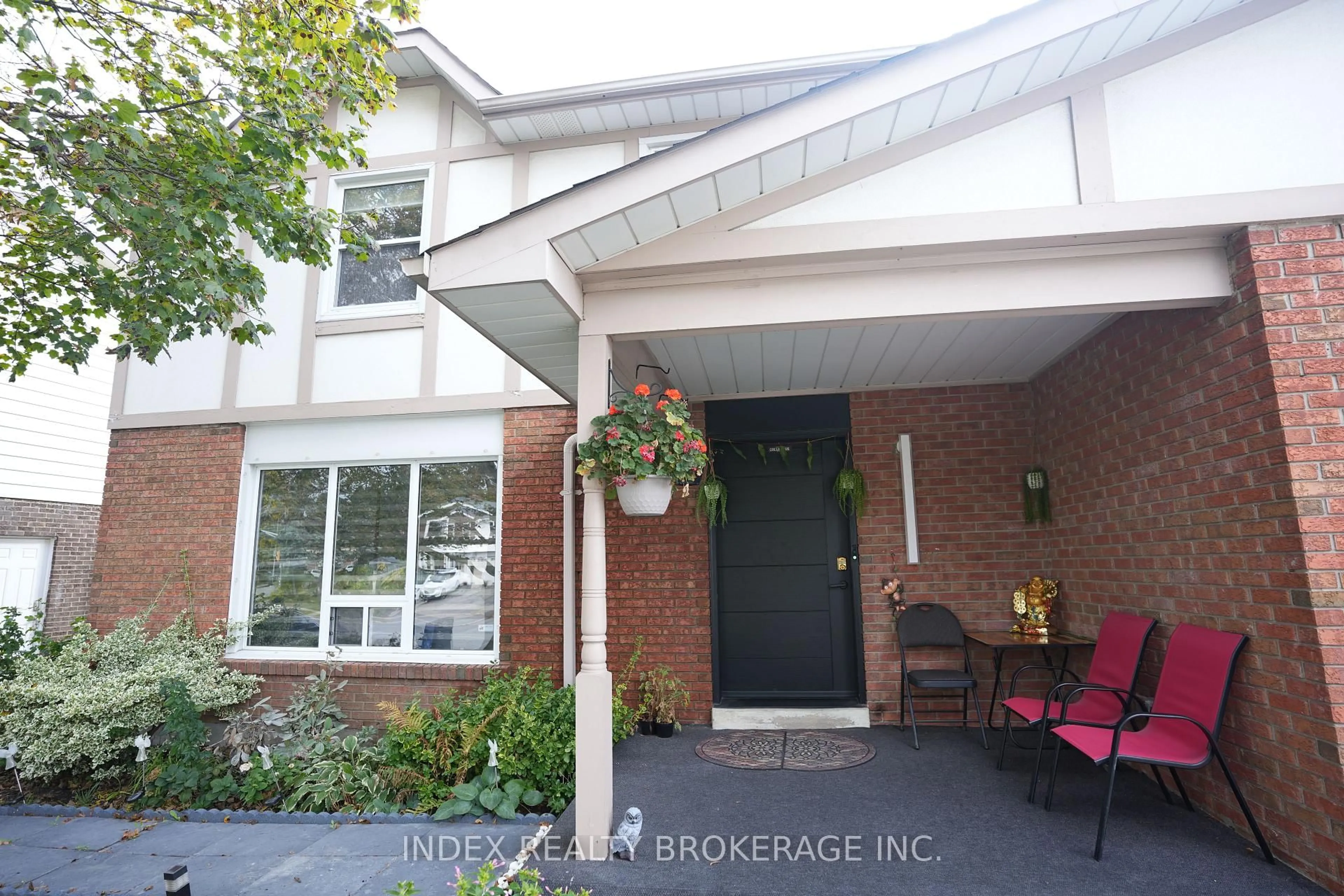 Indoor entryway for 95 Elgin Dr, Brampton Ontario L6Y 2E6